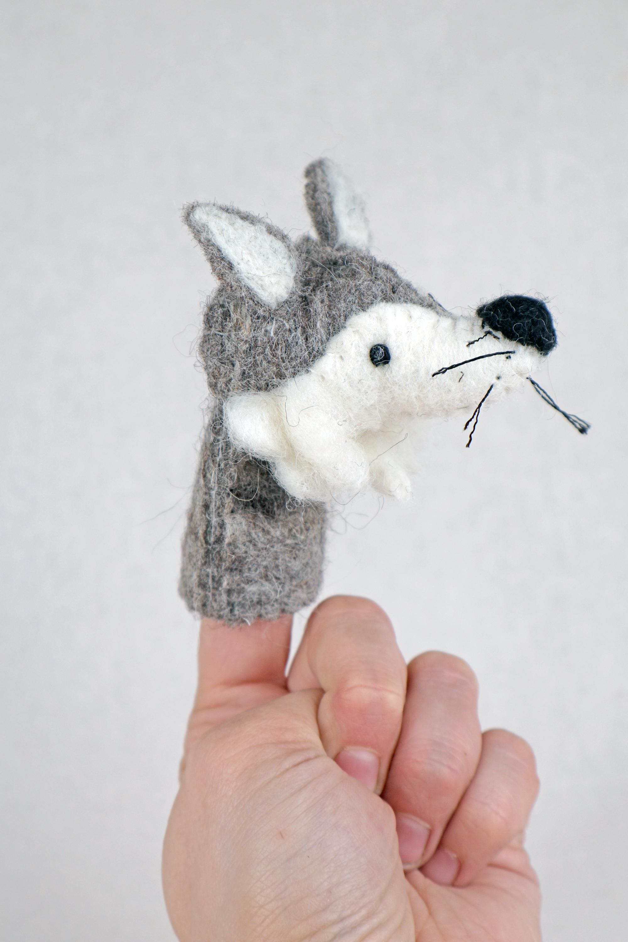 Fingerpuppe Wolf aus Filz I Fingerspiel I Waldtiere I Wolfspiel I Spielzeug Montessori I Geschichten erzählen