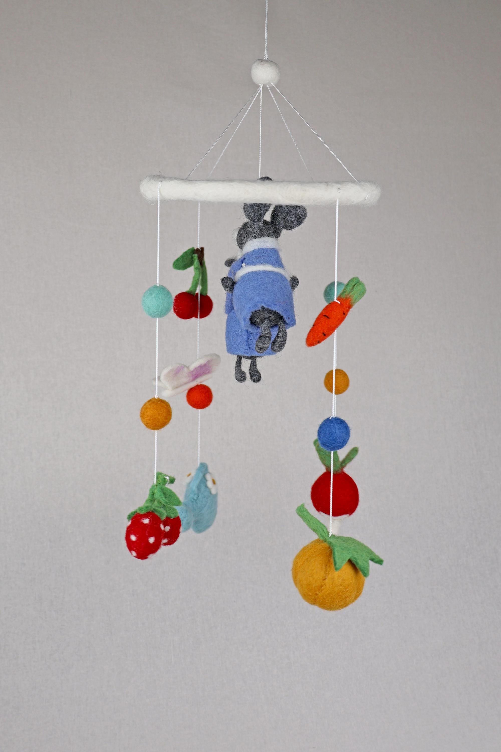 Filz-Mobile Häschen im Gemüsegarten I Mobilé Kinderzimmer I Filzdeko Kinderzimmer I Babyzimmer I Babydekoration I Obstdeko I Gießkanne
