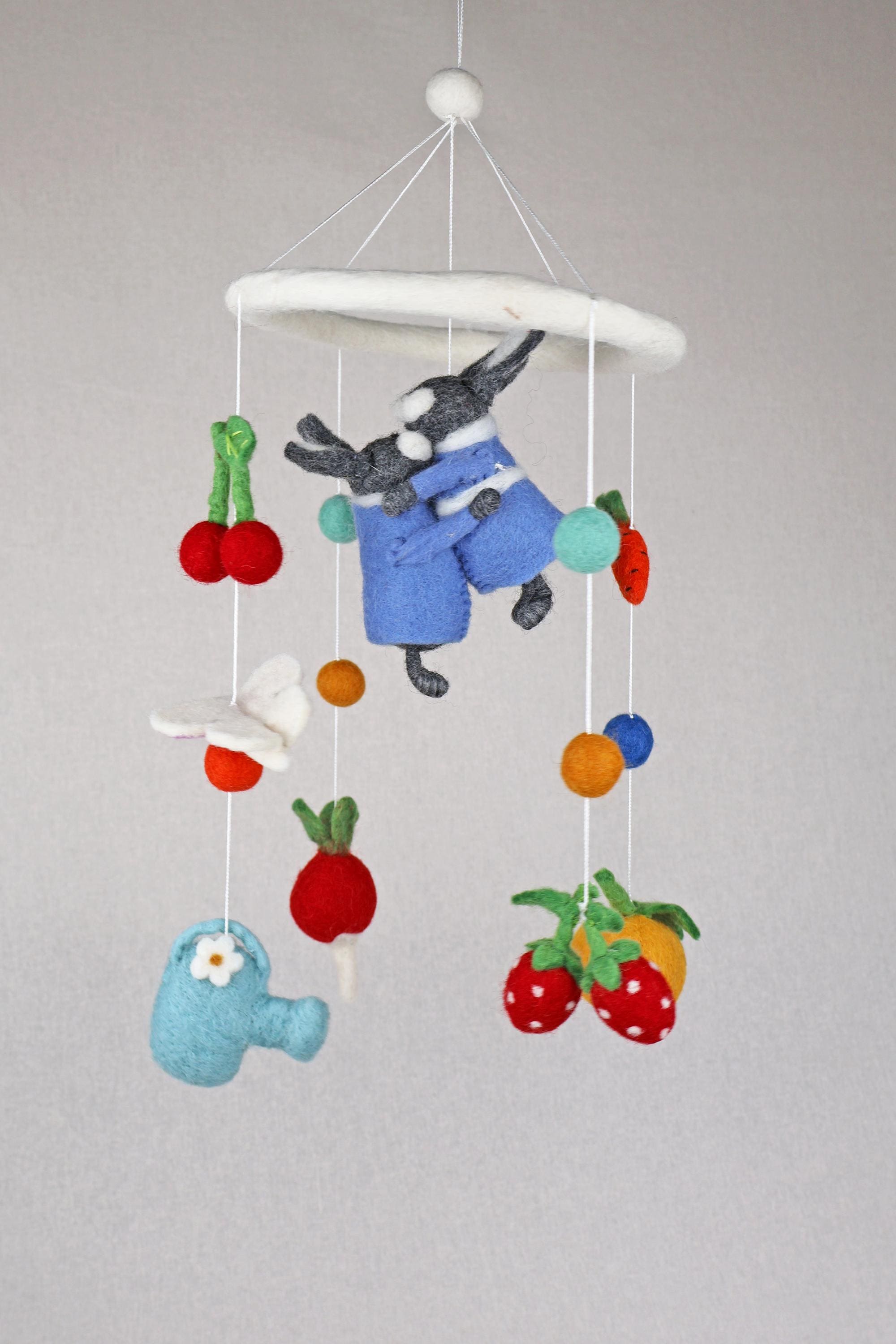 Filz-Mobile Häschen im Gemüsegarten I Mobilé Kinderzimmer I Filzdeko Kinderzimmer I Babyzimmer I Babydekoration I Obstdeko I Gießkanne
