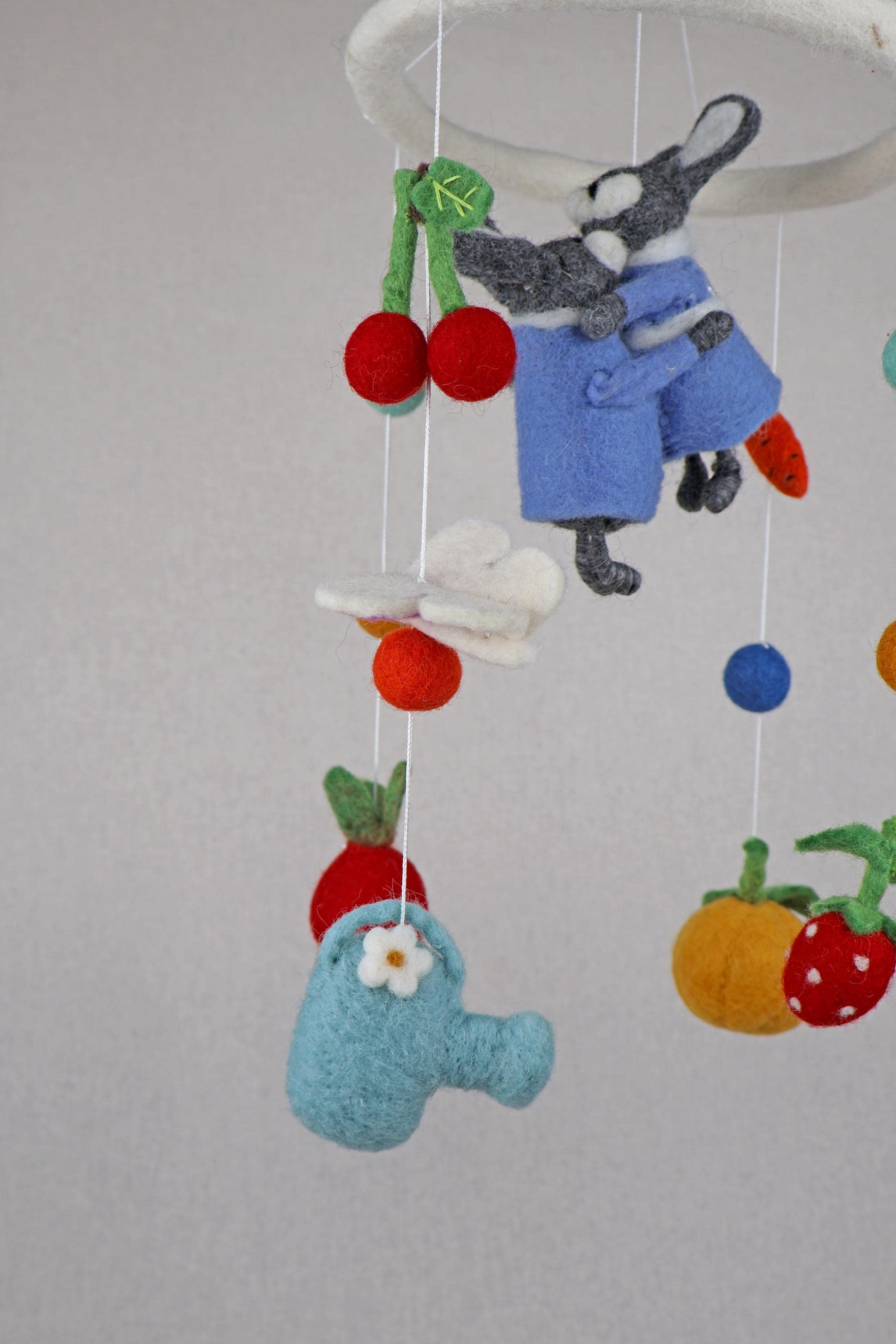 Filz-Mobile Häschen im Gemüsegarten I Mobilé Kinderzimmer I Filzdeko Kinderzimmer I Babyzimmer I Babydekoration I Obstdeko I Gießkanne