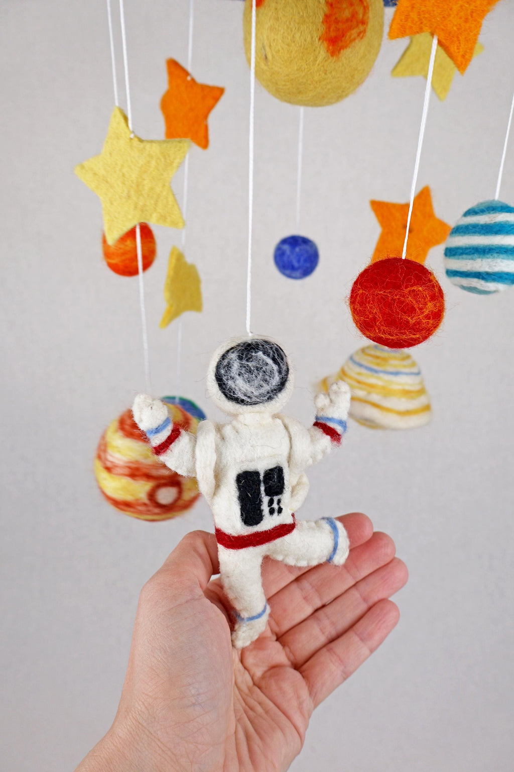 Mobilé kleiner Astronaut I Kinderzimmer I Mobilé Planeten und Astronaut I Sonne I Erde I Saturn I Sterne I Cosmonaut I Babyausstattung