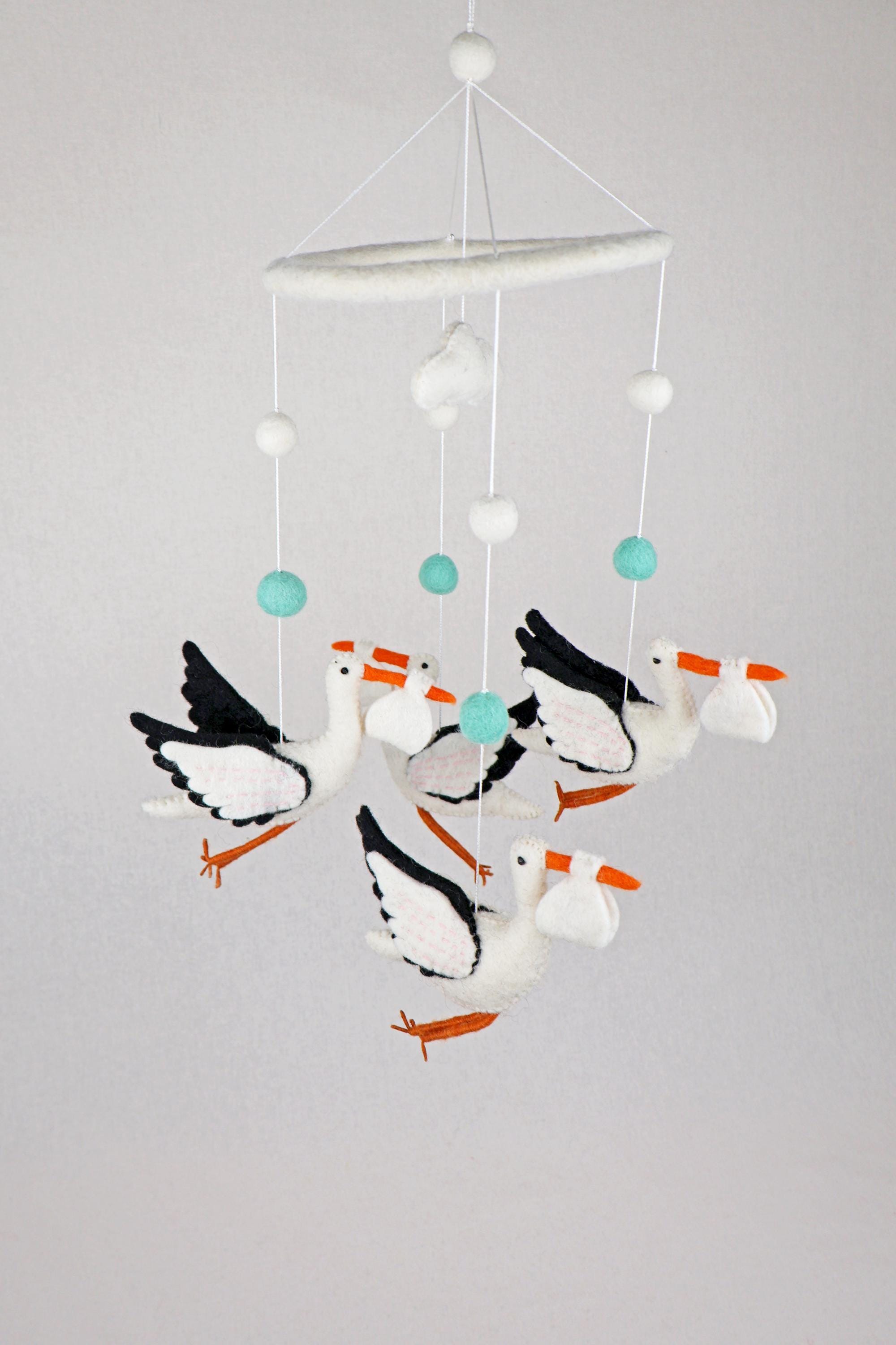 Mobilé Storchenflug I Storch Mobilé I Klapperstorch I Kinderzimmer Dekoration I Filz Deko I Babyzimmer I Geschenk zur Geburt I Babyshower
