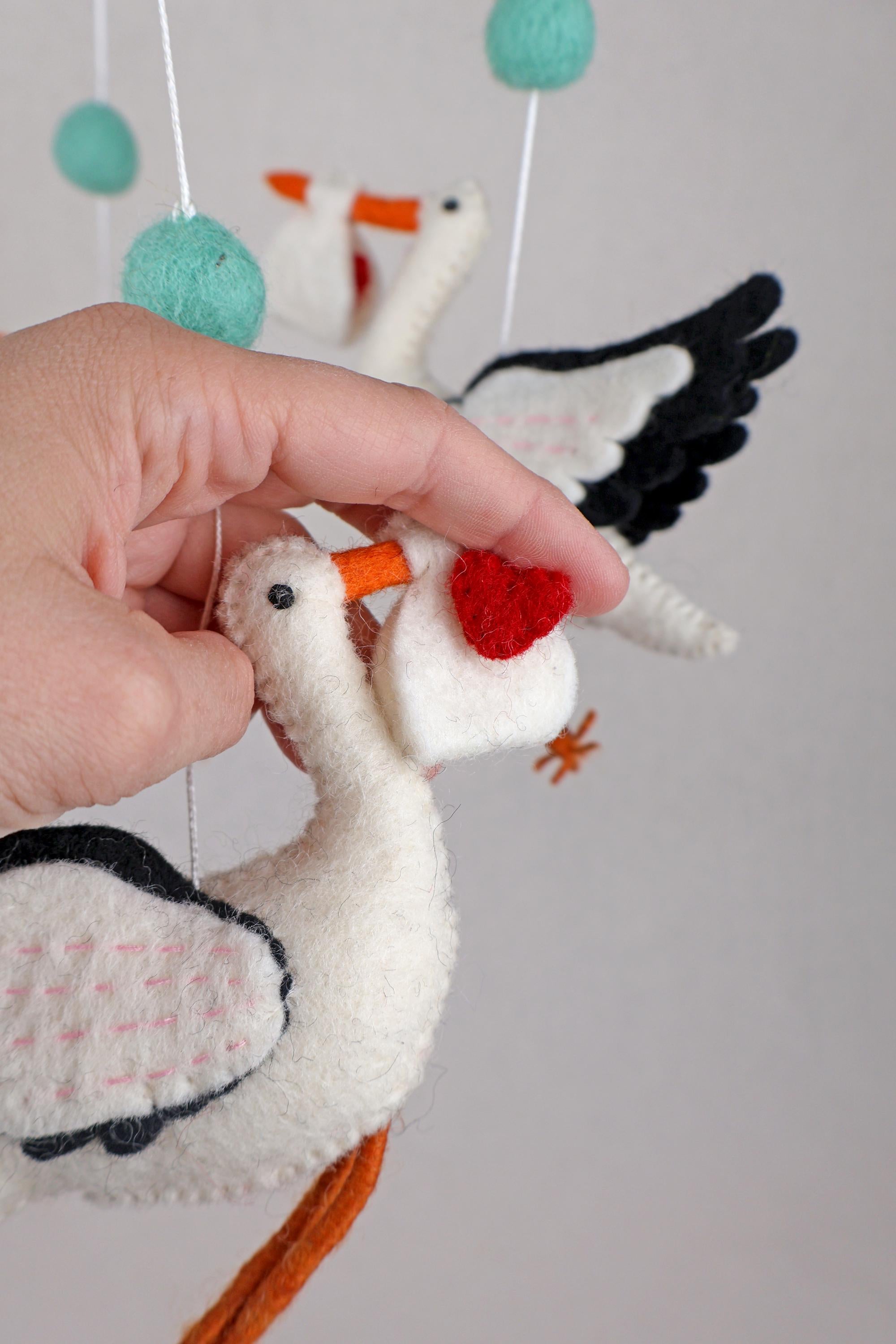 Mobilé Storchenflug I Storch Mobilé I Klapperstorch I Kinderzimmer Dekoration I Filz Deko I Babyzimmer I Geschenk zur Geburt I Babyshower