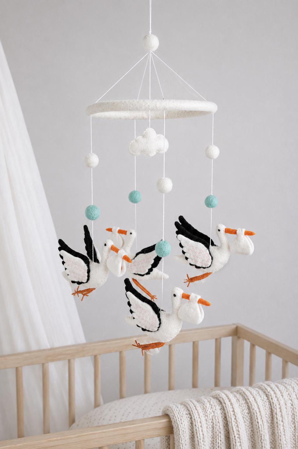 Mobilé Storchenflug I Storch Mobilé I Klapperstorch I Kinderzimmer Dekoration I Filz Deko I Babyzimmer I Geschenk zur Geburt I Babyshower