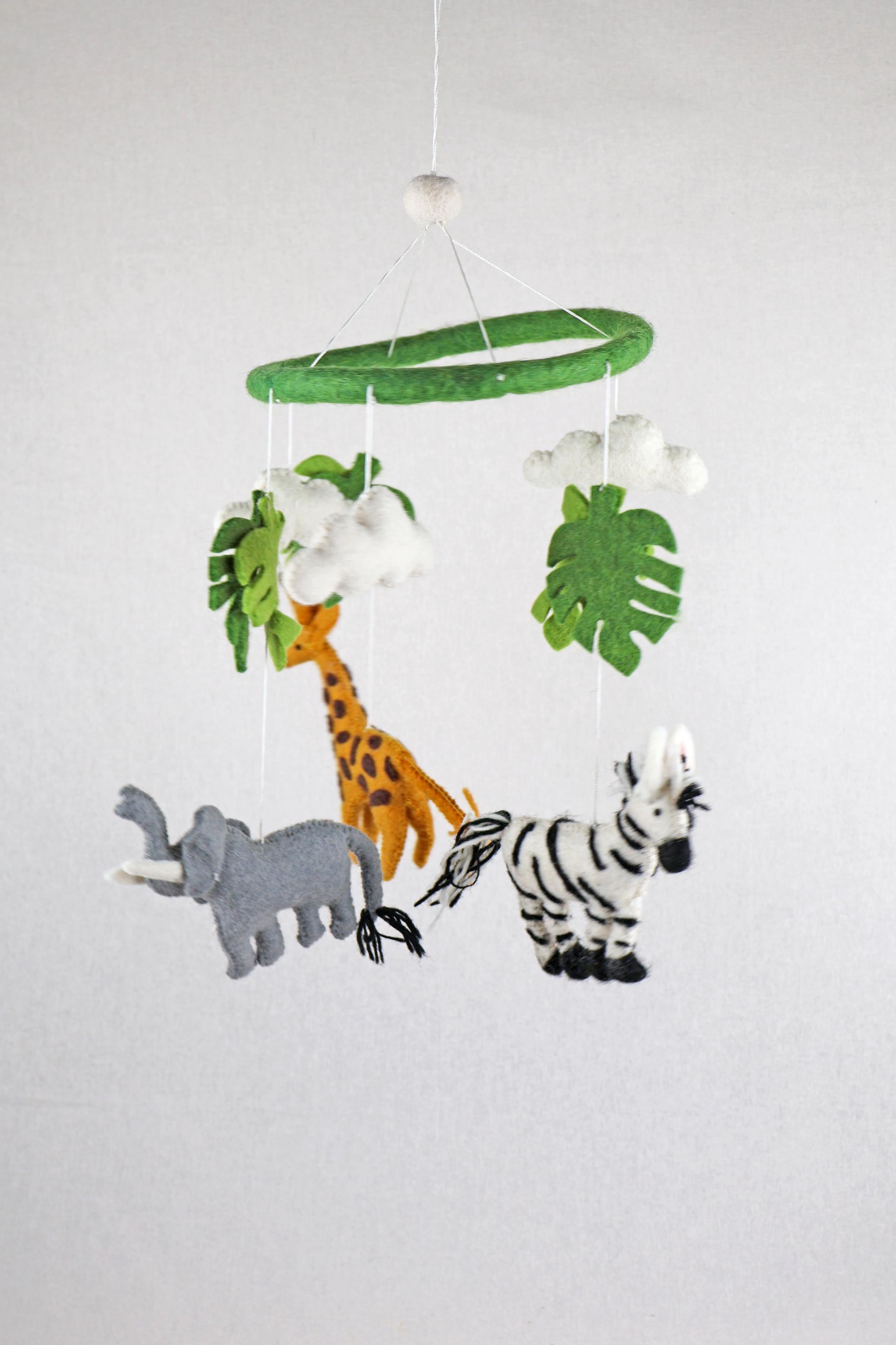 Mobilé Safari, Elefant, Löwe, Zebra, Kinderzimmer, Filz, Babyzimmer, Wolle, Schafswolle, Dekoration, Babybett, Geburt, Afrika, Tiere