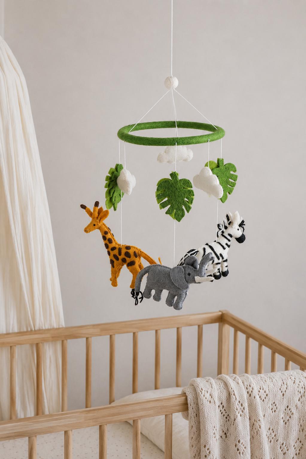 Mobilé Safari, Elefant, Löwe, Zebra, Kinderzimmer, Filz, Babyzimmer, Wolle, Schafswolle, Dekoration, Babybett, Geburt, Afrika, Tiere