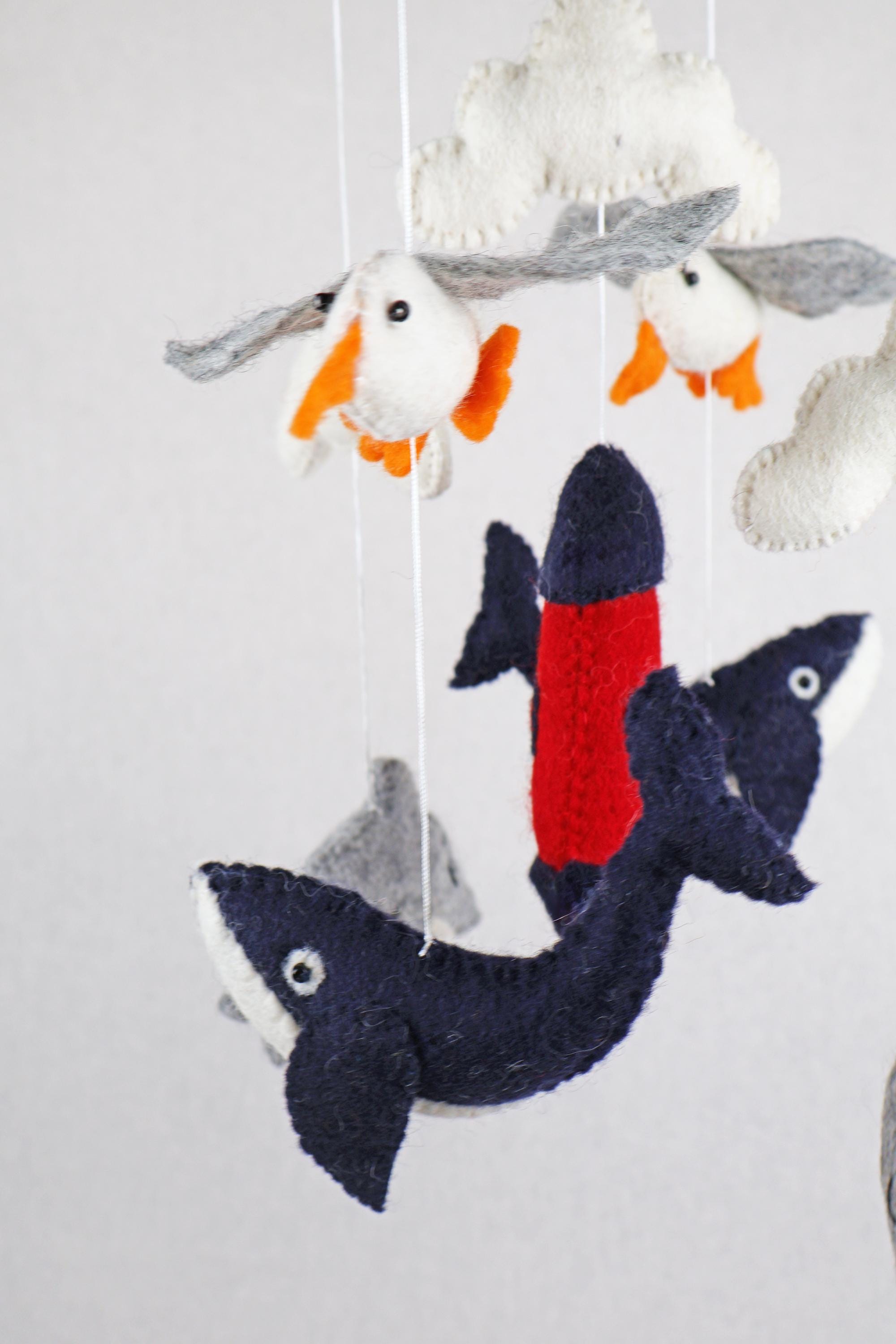 Leuchtturm Mobilé, Möwe, Walfisch, Delfin, maritim, Kinderzimmer, Filz, Babyzimmer, Wolle, Schafswolle, Dekoration, Babybett, Geburt, Orca