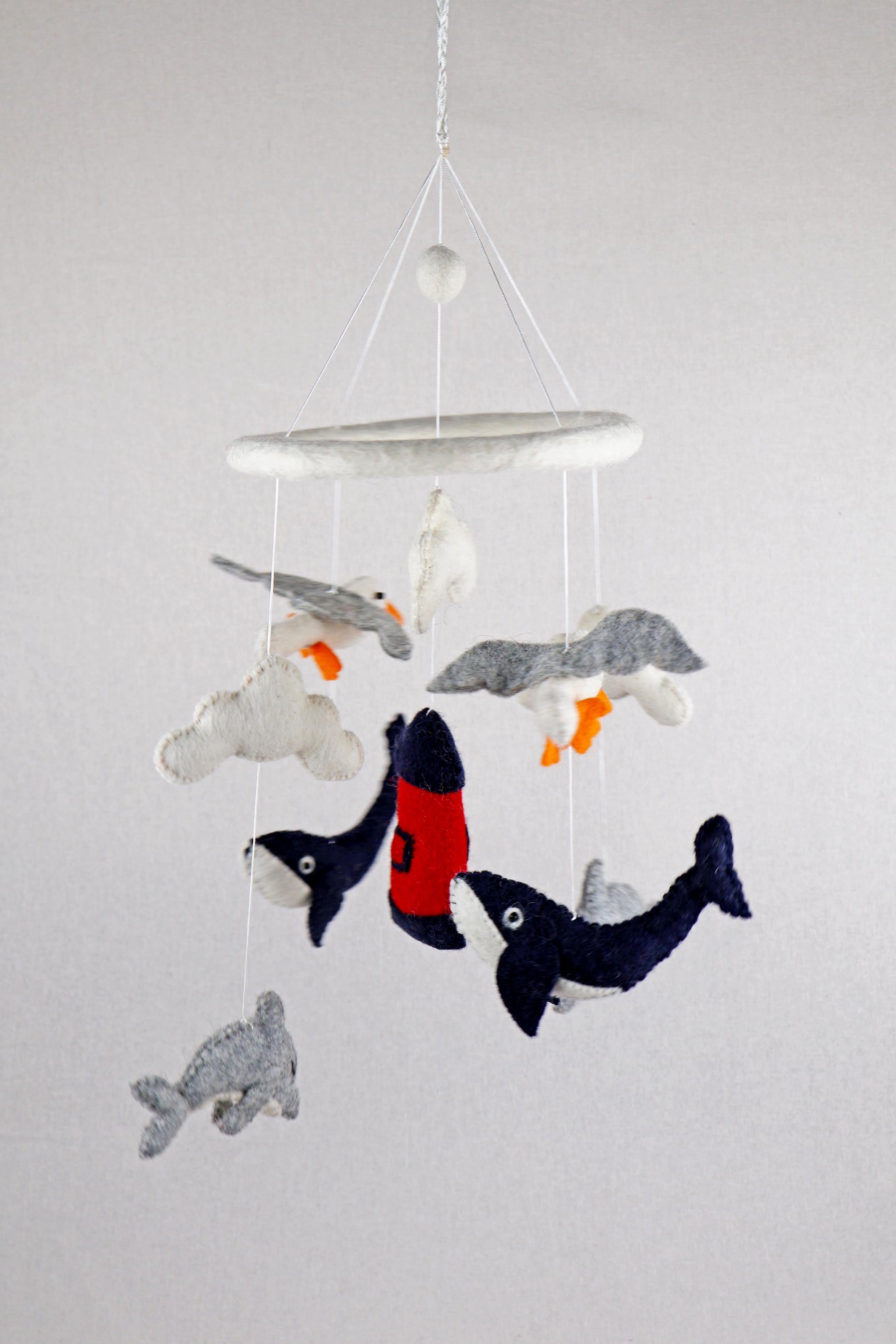 Leuchtturm Mobilé, Möwe, Walfisch, Delfin, maritim, Kinderzimmer, Filz, Babyzimmer, Wolle, Schafswolle, Dekoration, Babybett, Geburt, Orca