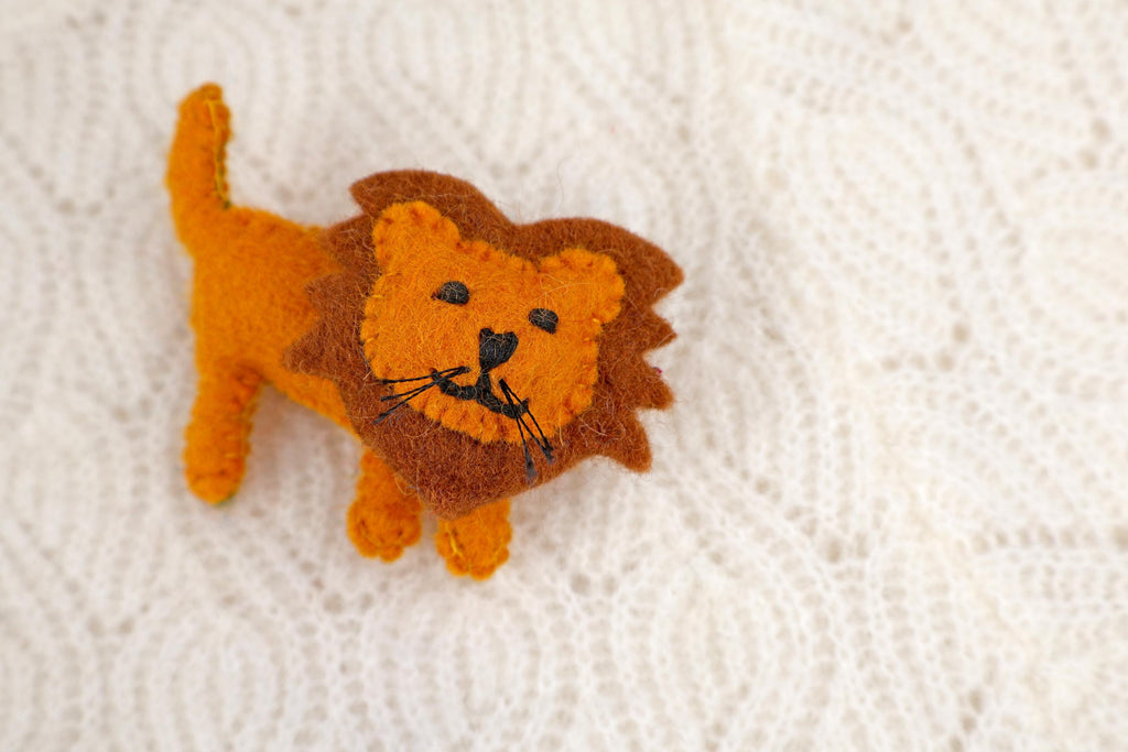 Filz Anstecker Brosche Löwe Lion