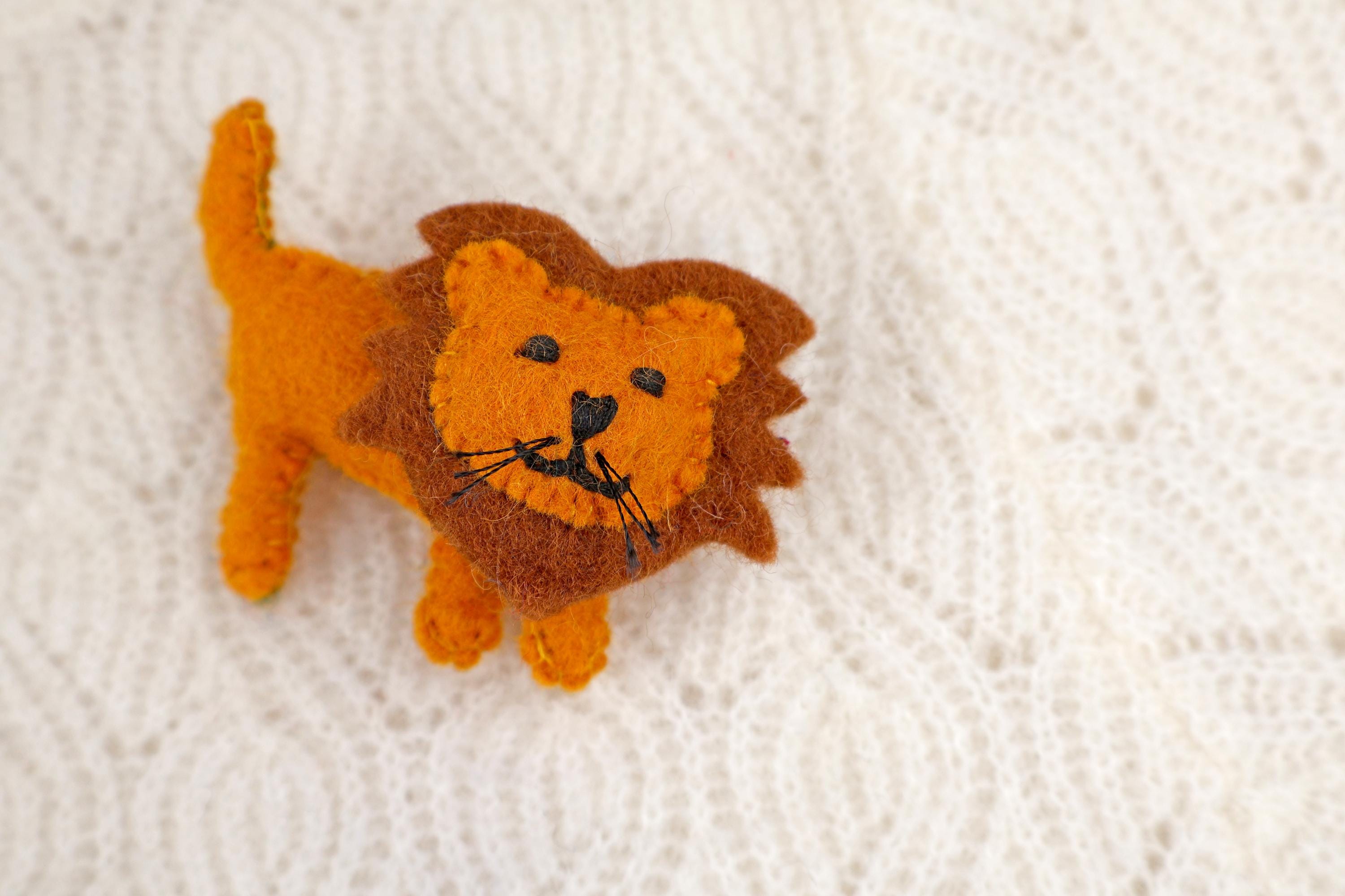 Filz Anstecker Brosche Löwe Lion