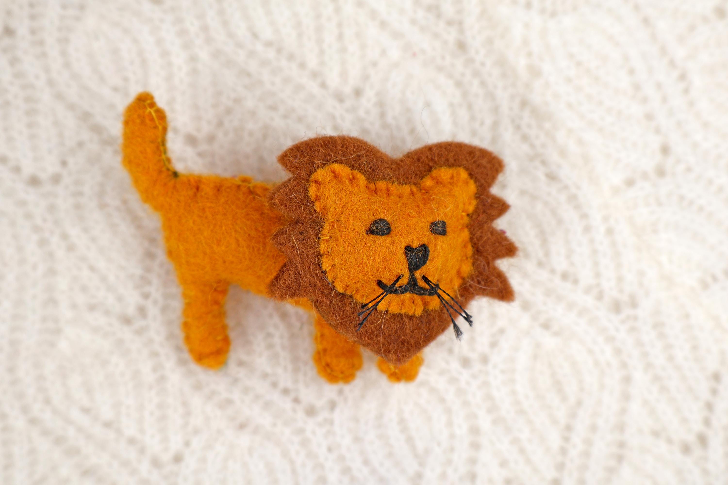 Filz Anstecker Brosche Löwe Lion