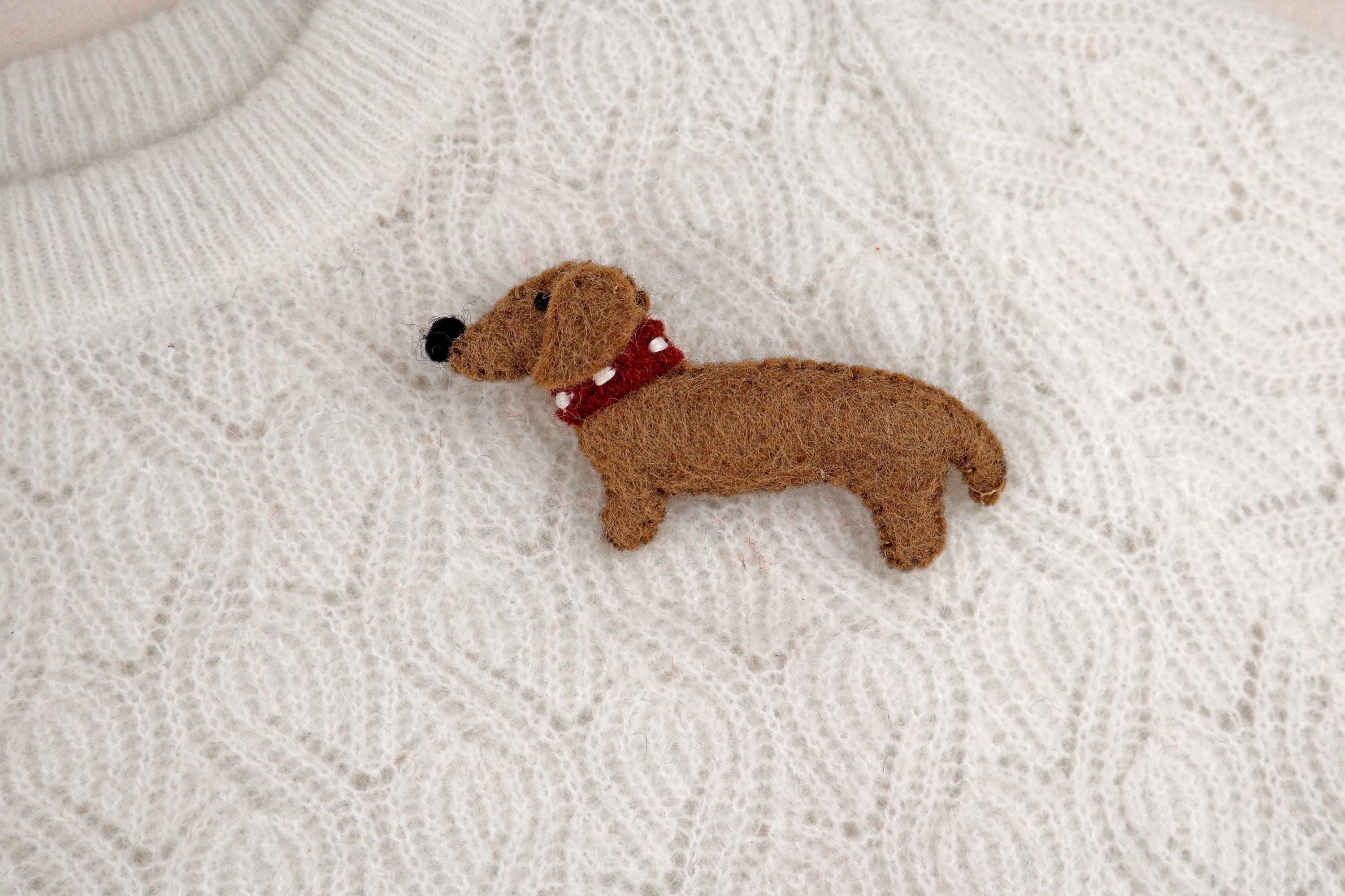 Filz Anstecker Hund I Kinderbrosche I Hundebrosche I Dackel I Filzaccessoire I Dackelfan