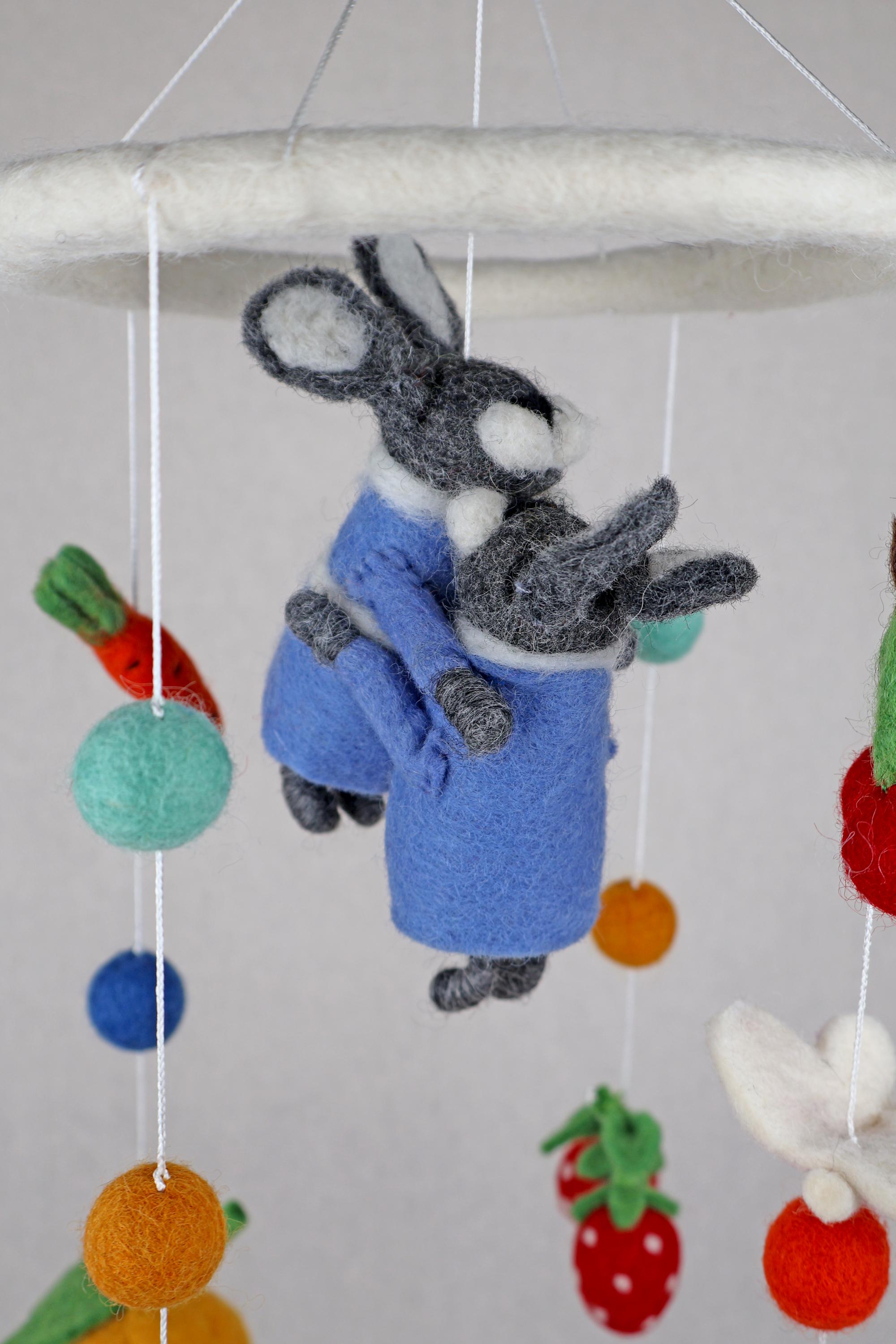 Filz-Mobile Häschen im Gemüsegarten I Mobilé Kinderzimmer I Filzdeko Kinderzimmer I Babyzimmer I Babydekoration I Obstdeko I Gießkanne