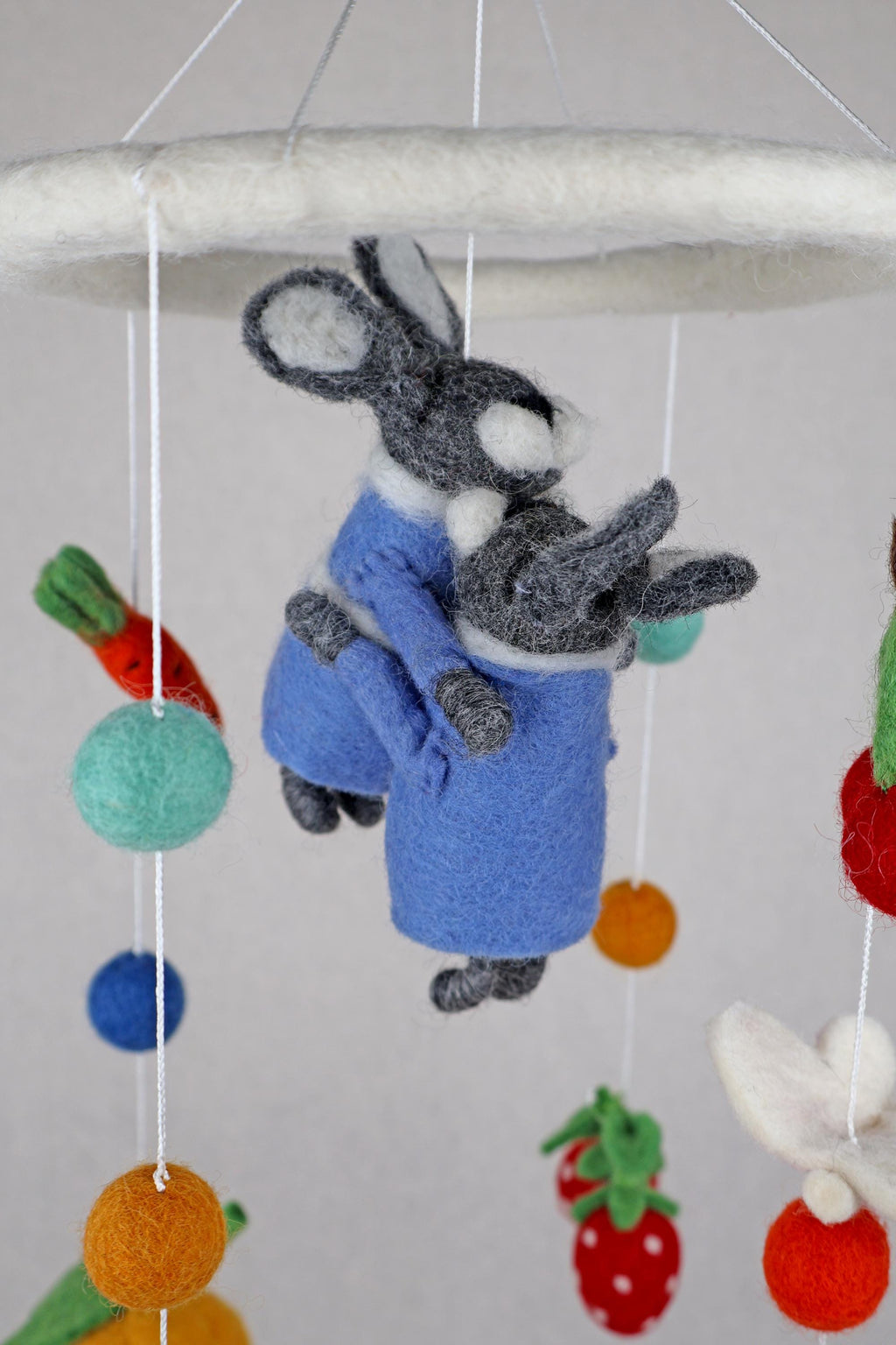 Filz-Mobile Häschen im Gemüsegarten I Mobilé Kinderzimmer I Filzdeko Kinderzimmer I Babyzimmer I Babydekoration I Obstdeko I Gießkanne