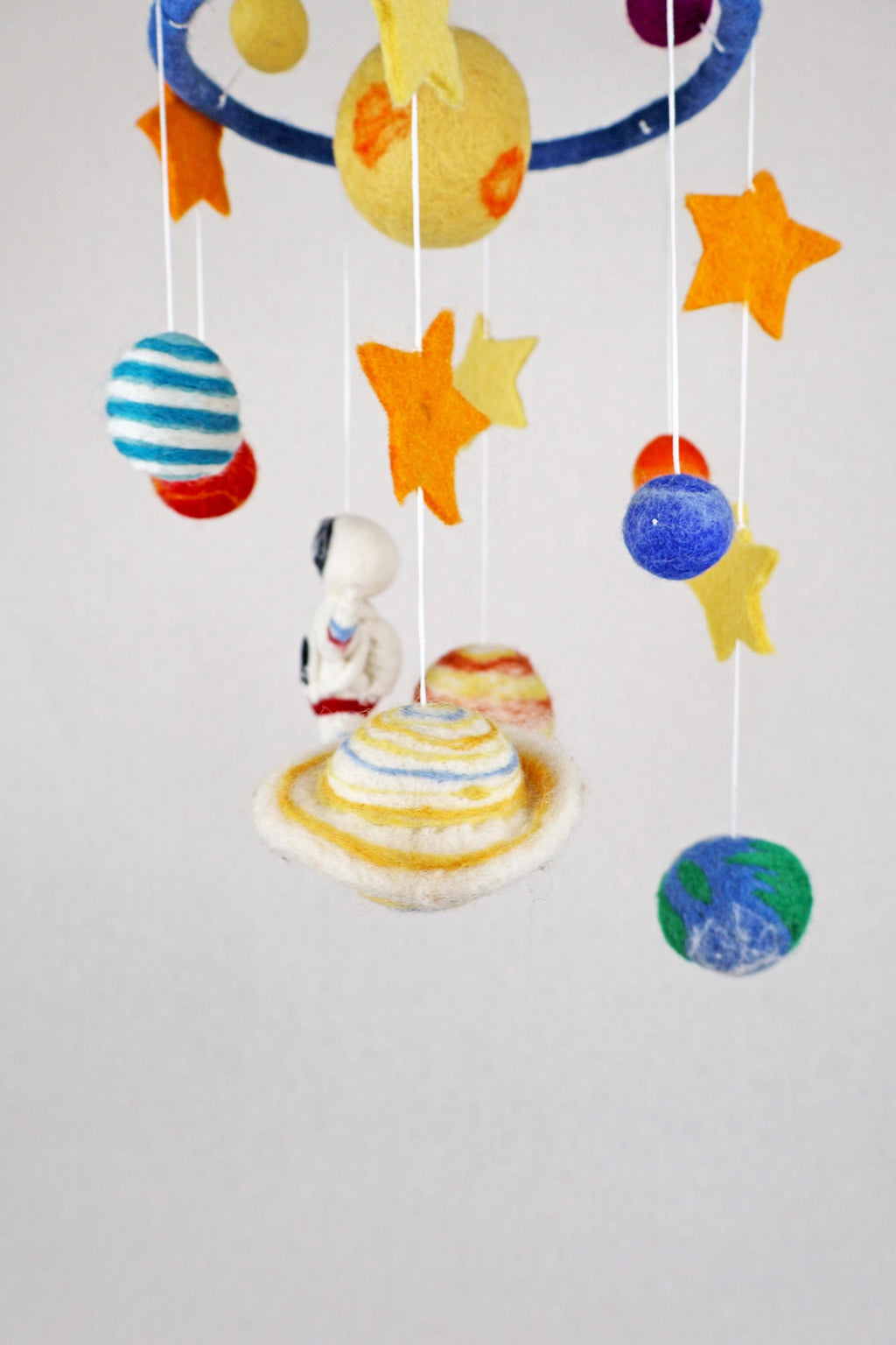 Mobilé kleiner Astronaut I Kinderzimmer I Mobilé Planeten und Astronaut I Sonne I Erde I Saturn I Sterne I Cosmonaut I Babyausstattung