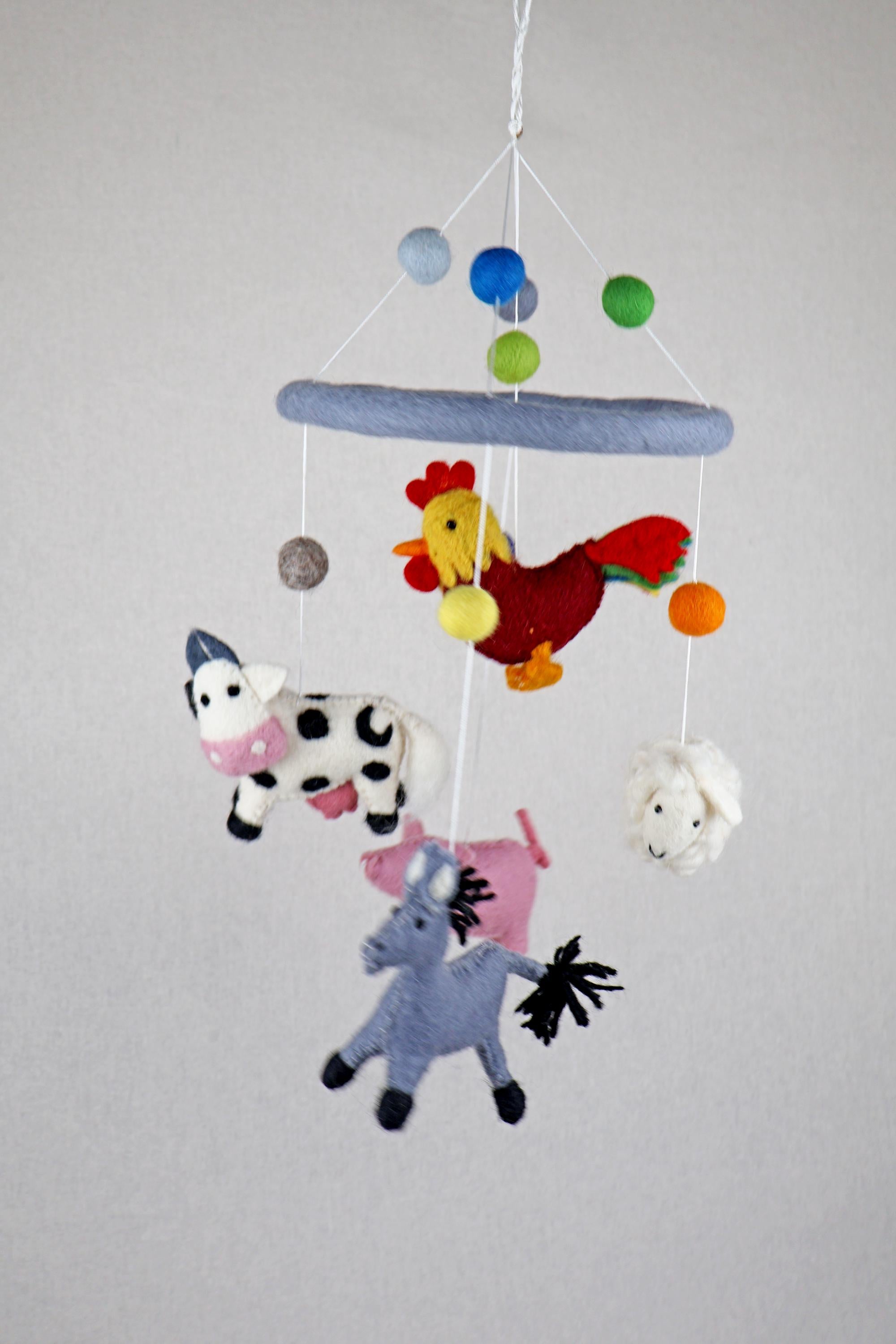 Mobilé Bauernhof, Kinderzimmer, Filz, Schwein, Esel, Hahn, Kuh, Babyzimmer, Kindergarten, Wolle, Schafswolle, Dekoration, Babybett, Geburt
