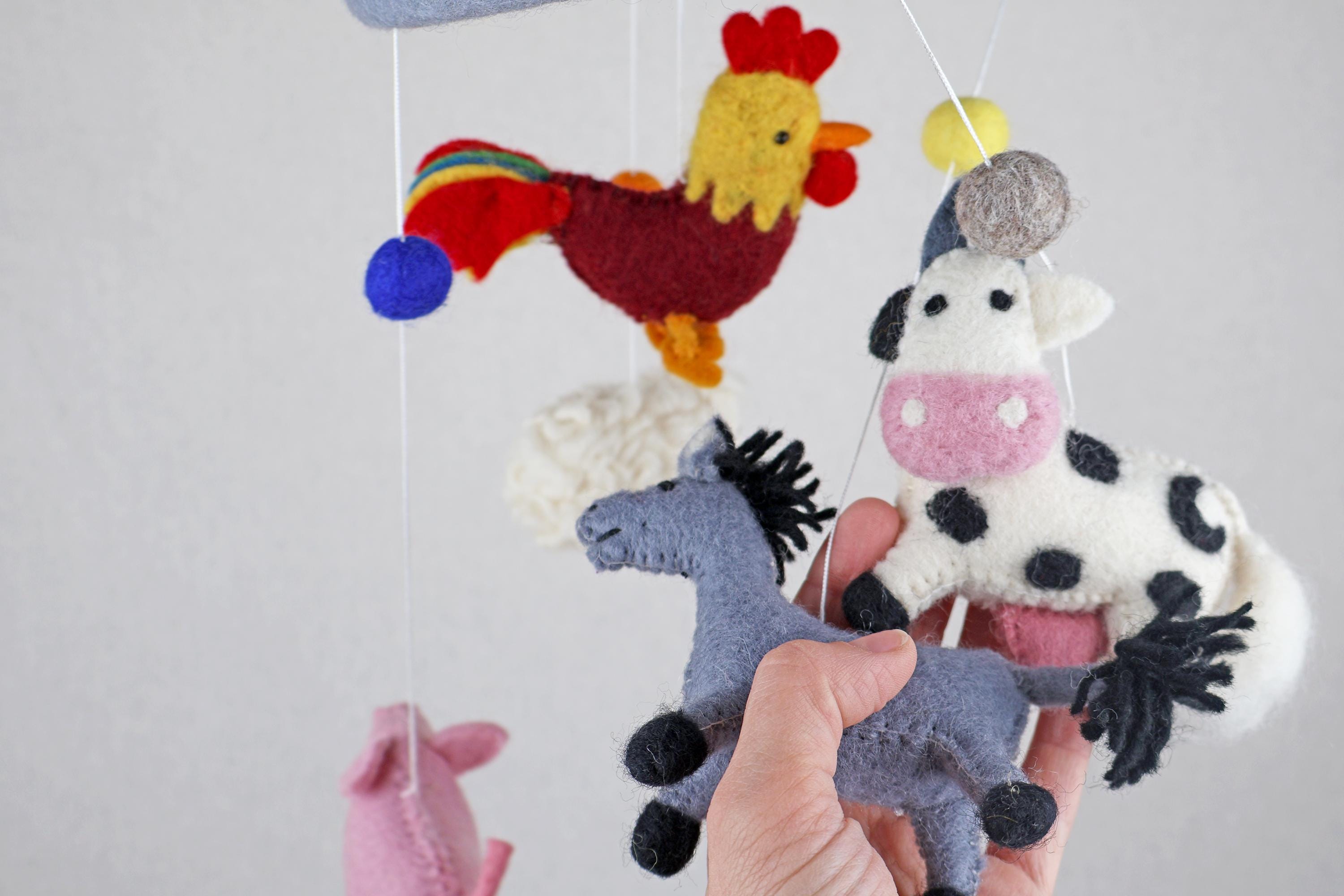 Mobilé Bauernhof, Kinderzimmer, Filz, Schwein, Esel, Hahn, Kuh, Babyzimmer, Kindergarten, Wolle, Schafswolle, Dekoration, Babybett, Geburt