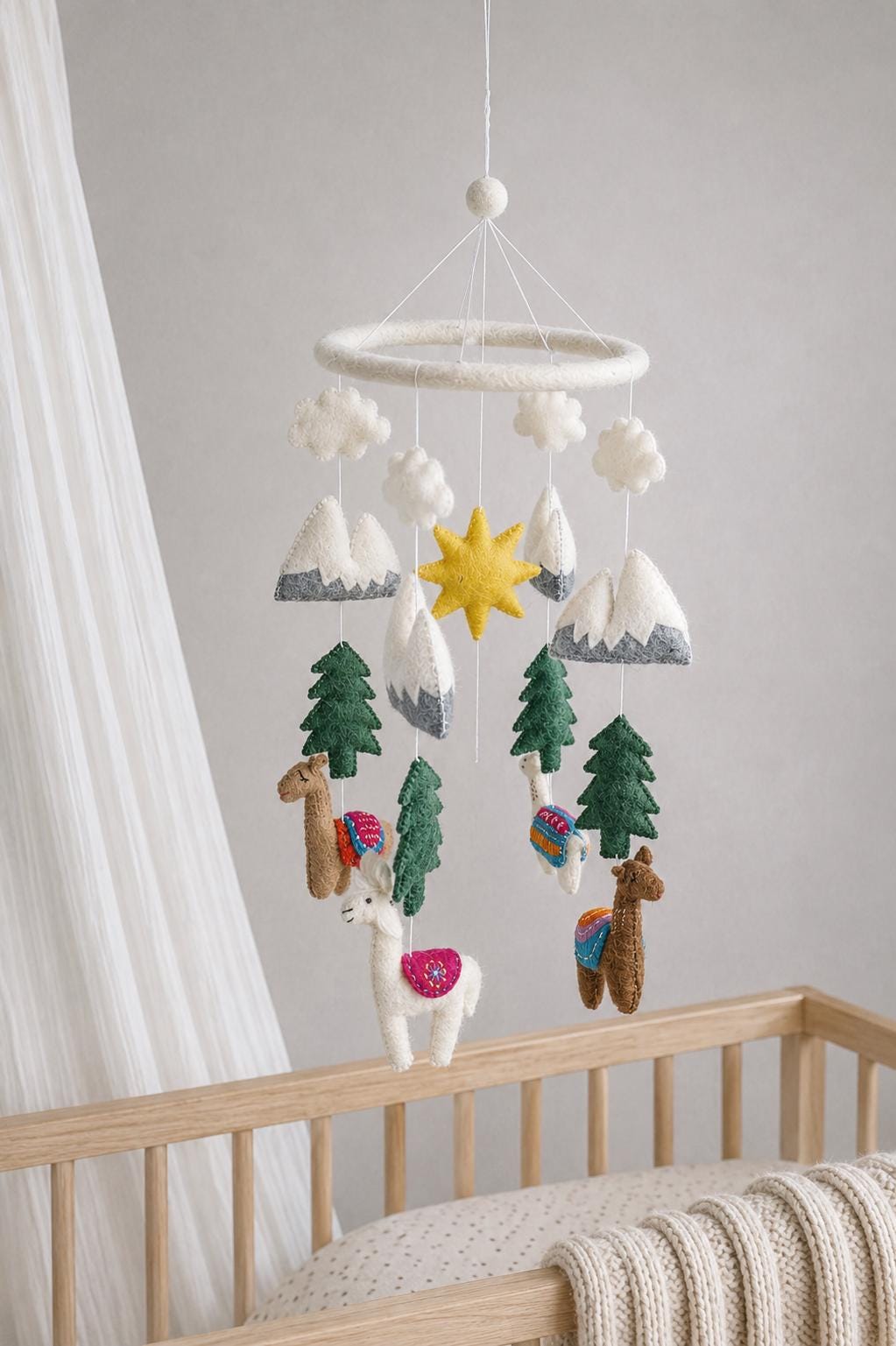 Mobilé Baby Kinderzimmer Dekoration Filz Lama Alpaka Babyzimmer Kindergarten Wolle Babybett Geschenk zur Geburt Babyshower