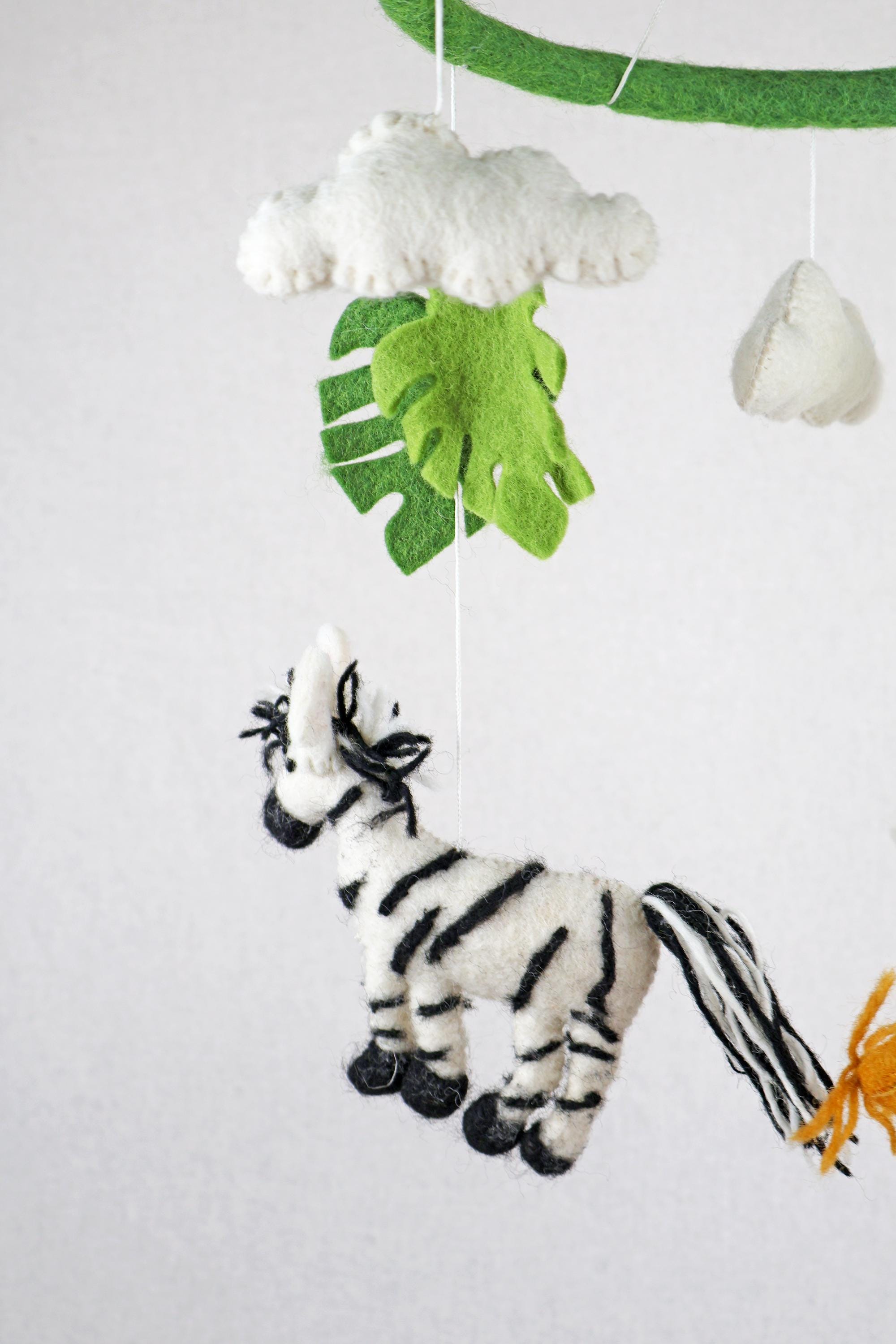 Mobilé Safari, Elefant, Löwe, Zebra, Kinderzimmer, Filz, Babyzimmer, Wolle, Schafswolle, Dekoration, Babybett, Geburt, Afrika, Tiere