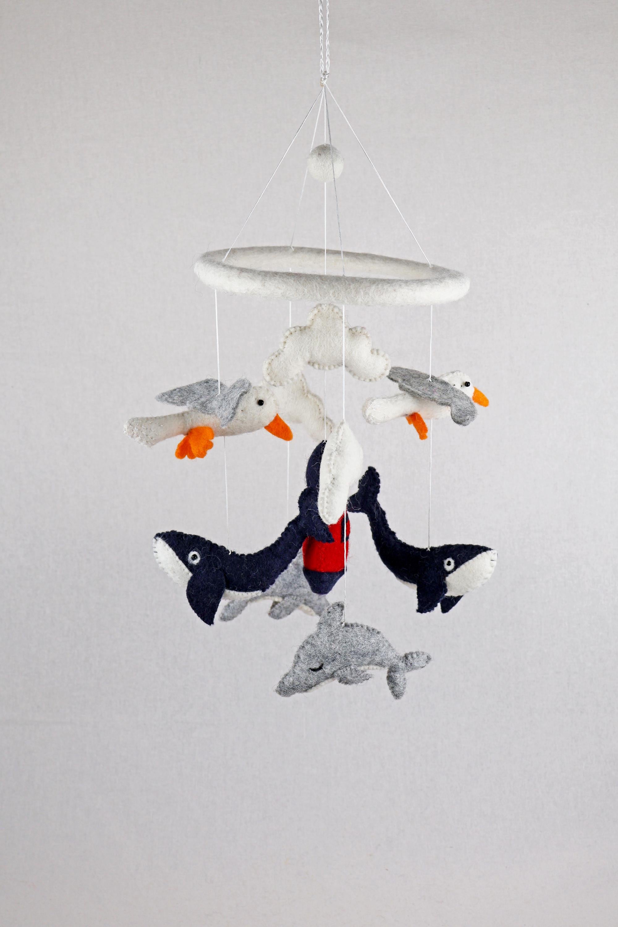 Leuchtturm Mobilé, Möwe, Walfisch, Delfin, maritim, Kinderzimmer, Filz, Babyzimmer, Wolle, Schafswolle, Dekoration, Babybett, Geburt, Orca