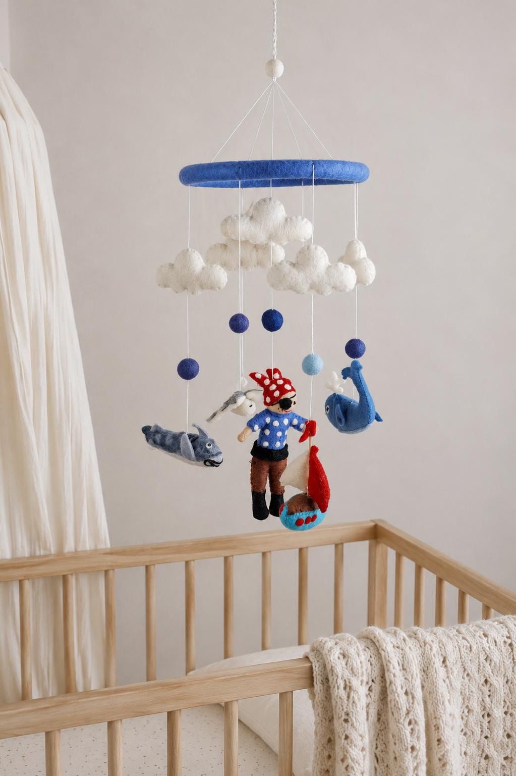 Babymobile Mobilé Pirat, Möwe, Wal, Segelboot, Haifisch, Orca Kinderzimmer Filz Babyzimmer Schafswolle Dekoration Babybett Geburt Babyshower
