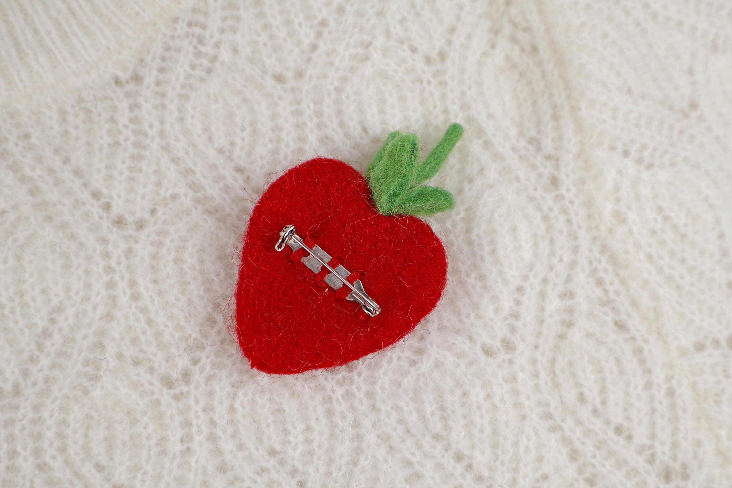 Filz Anstecker Erdbeere I Kinderbrosche I Bunte Brosche I Filzaccessoire I Geschenkidee I Fruchtiger Schmuck
