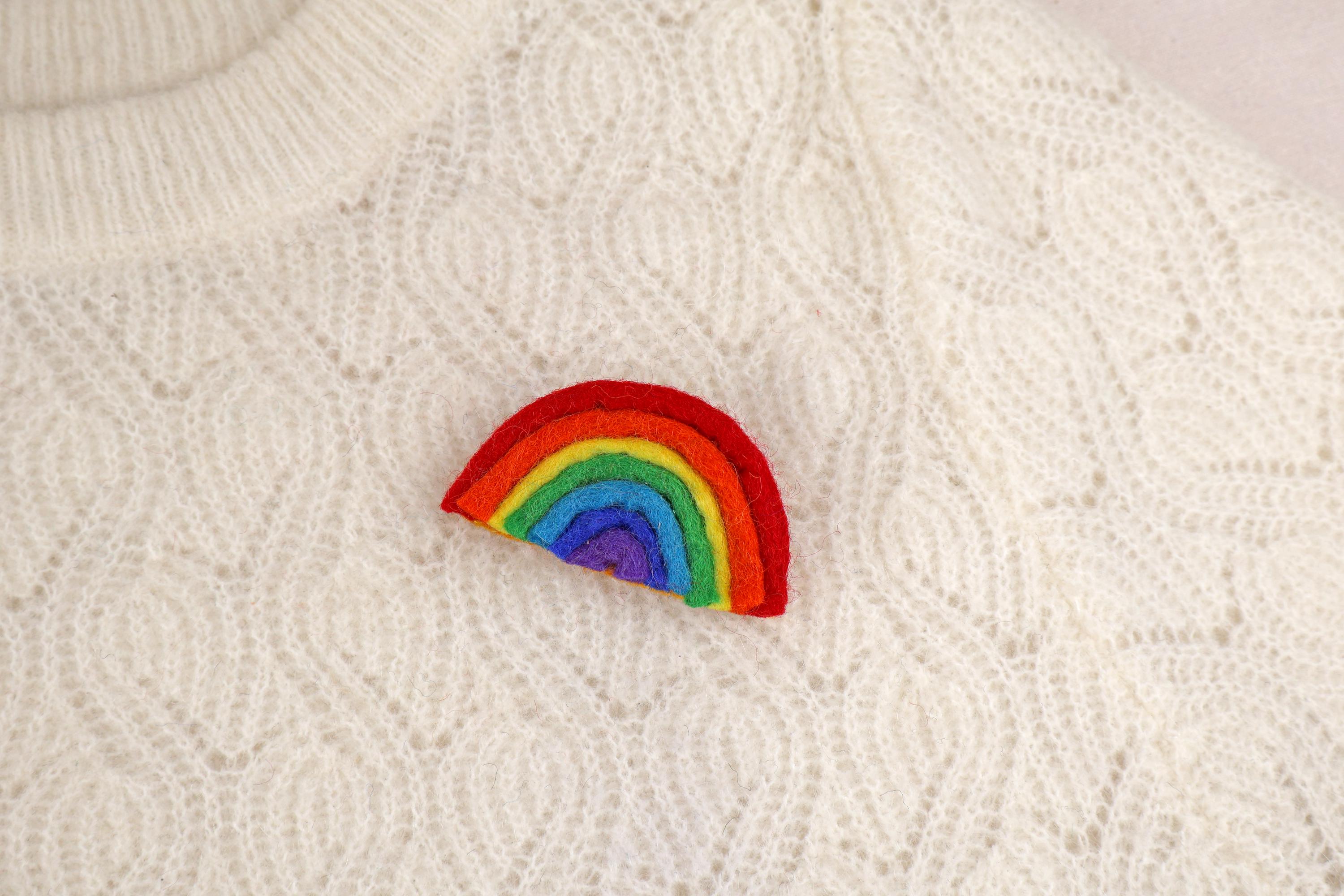 Filz Anstecker Regenbogen I Kinderbrosche I Bunte Brosche I Filzaccessoire I Geschenkidee