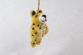 Weihnachtsbaum Anhänger Leopard mit Lebkuchenmann I Deko aus Filz I Winter I Weihnachtsbaum I Herbstdeko I Anhänger aus Filz I Wildtiere I