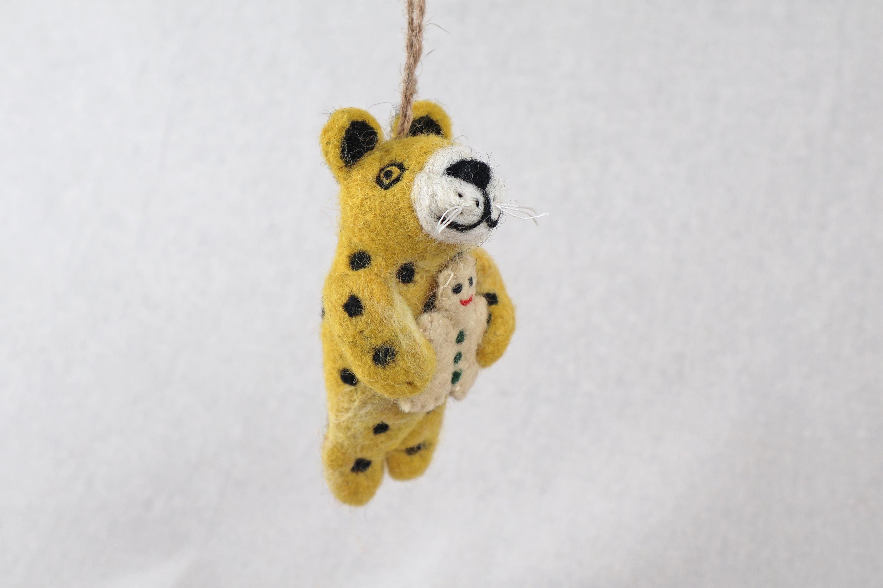 Weihnachtsbaum Anhänger Leopard mit Lebkuchenmann I Deko aus Filz I Winter I Weihnachtsbaum I Herbstdeko I Anhänger aus Filz I Wildtiere I