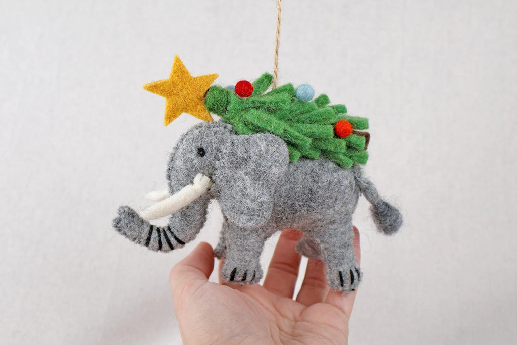 Anhänger Elefant mit Weihnachtsbaum I Deko aus Filz I Winter I Weihnachtsbaum I Weihnachtselefant I Anhänger aus Filz I Wildtiere