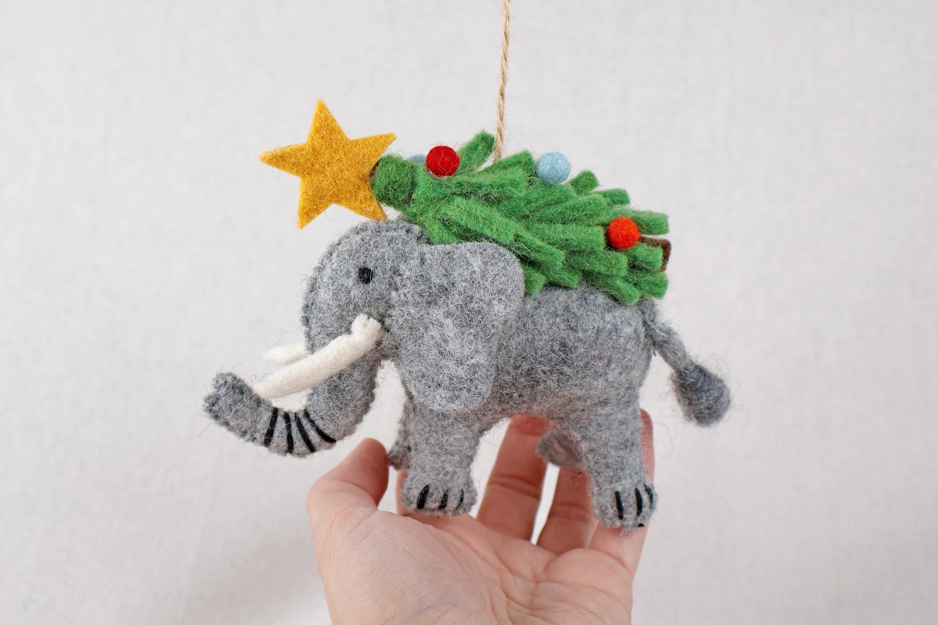 Anhänger Elefant mit Weihnachtsbaum I Deko aus Filz I Winter I Weihnachtsbaum I Weihnachtselefant I Anhänger aus Filz I Wildtiere