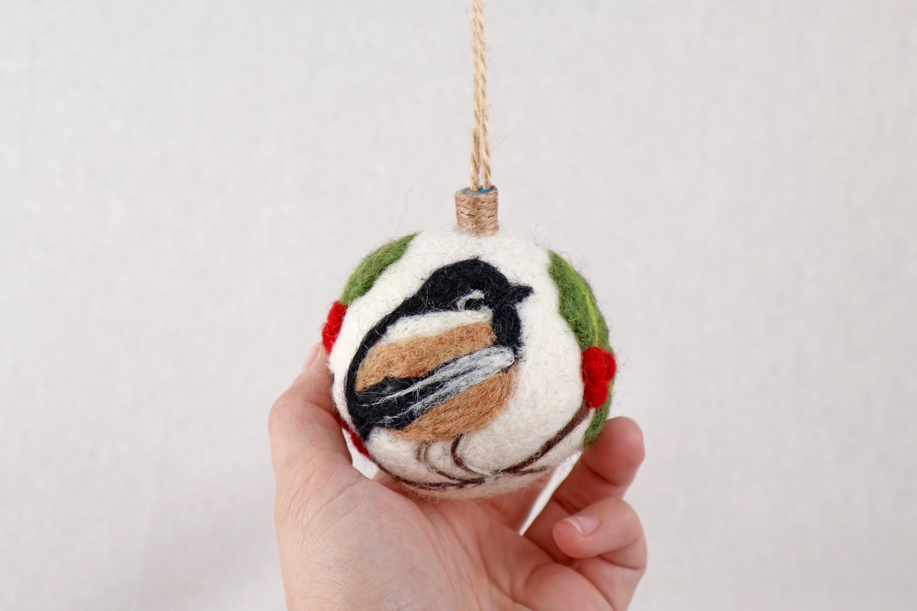 Weihnachtskugel Filz handgemacht I Weihnachtsdeko I Anhänger I Tannenmeise Deko I Weihnachtsschmuck I Christbaumkugel Stechpalme Kugel Filz