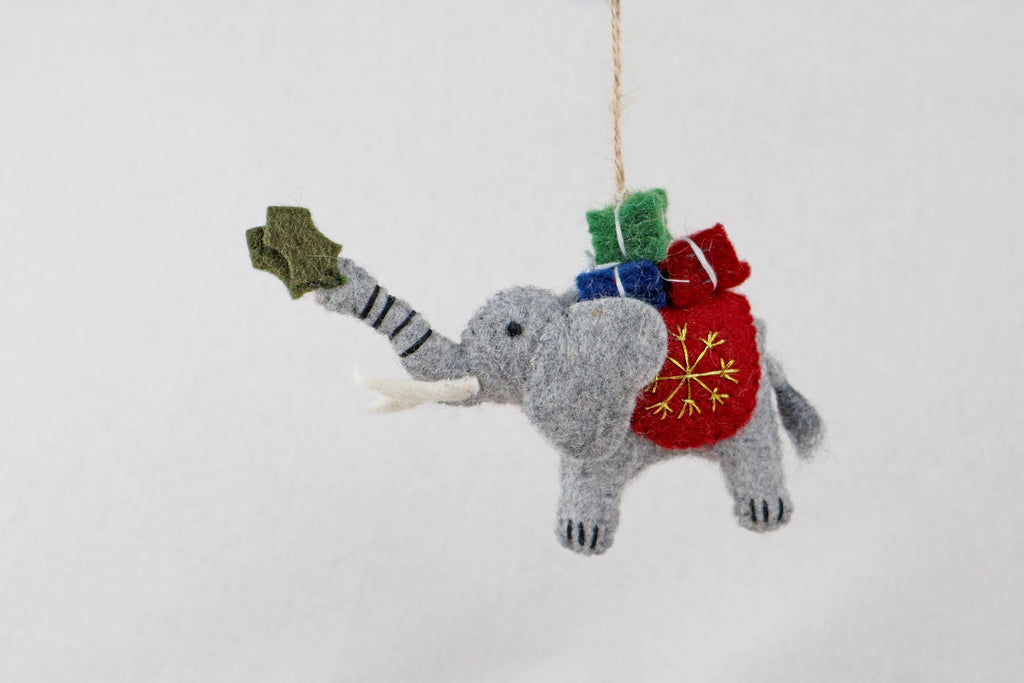 Anhänger Elefant mit Weihnachtsbaum I Deko aus Filz I Winter I Weihnachtsbaum I Weihnachtselefant I Anhänger aus Filz I Wildtiere