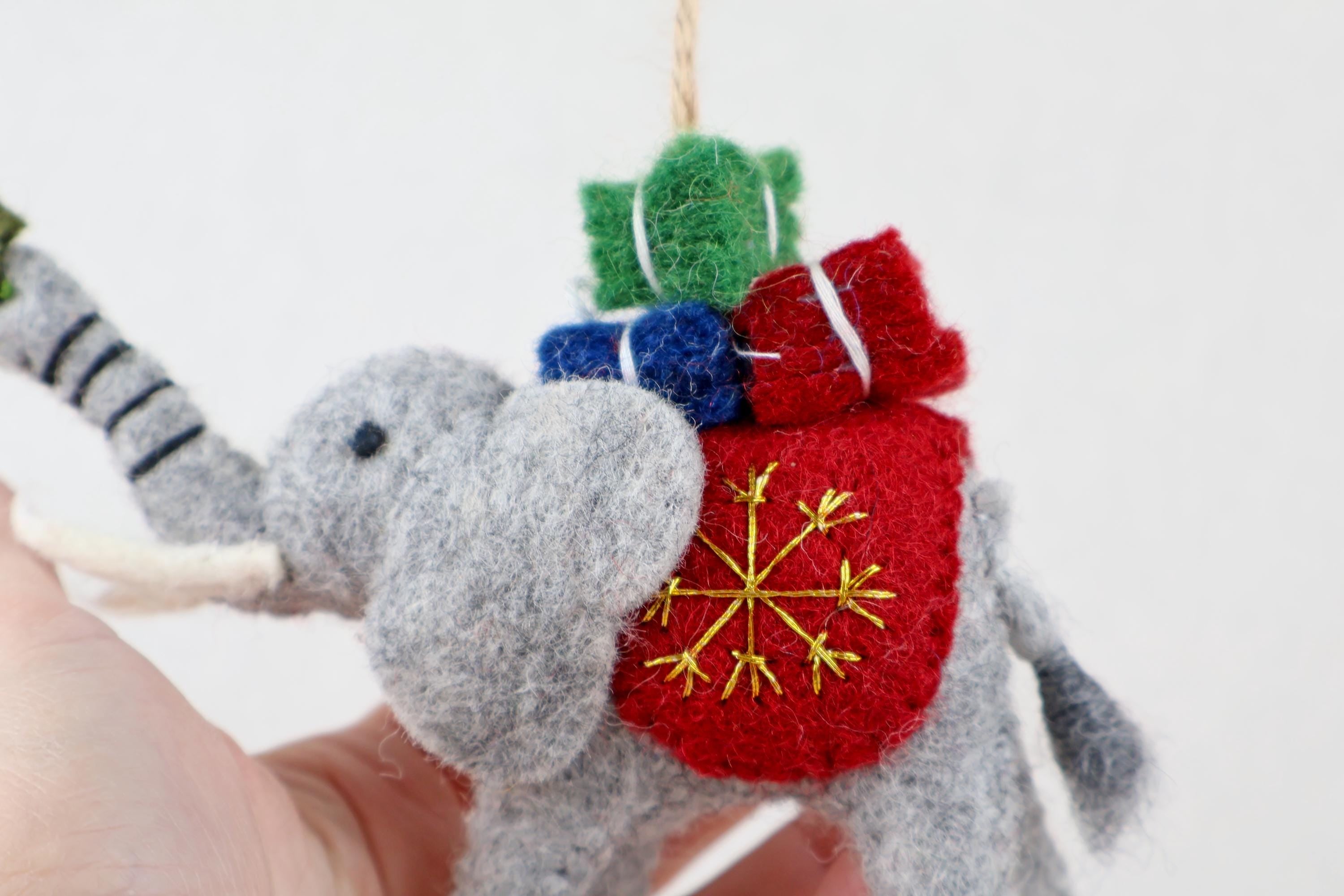 Anhänger Elefant mit Weihnachtsbaum I Deko aus Filz I Winter I Weihnachtsbaum I Weihnachtselefant I Anhänger aus Filz I Wildtiere