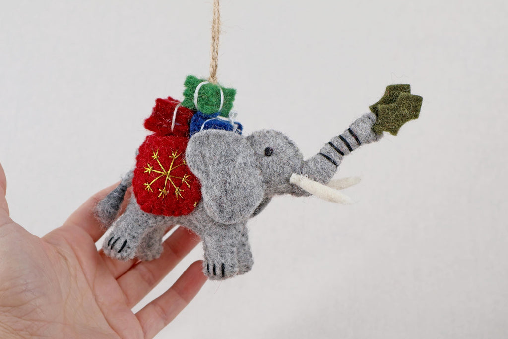 Anhänger Elefant mit Weihnachtsbaum I Deko aus Filz I Winter I Weihnachtsbaum I Weihnachtselefant I Anhänger aus Filz I Wildtiere