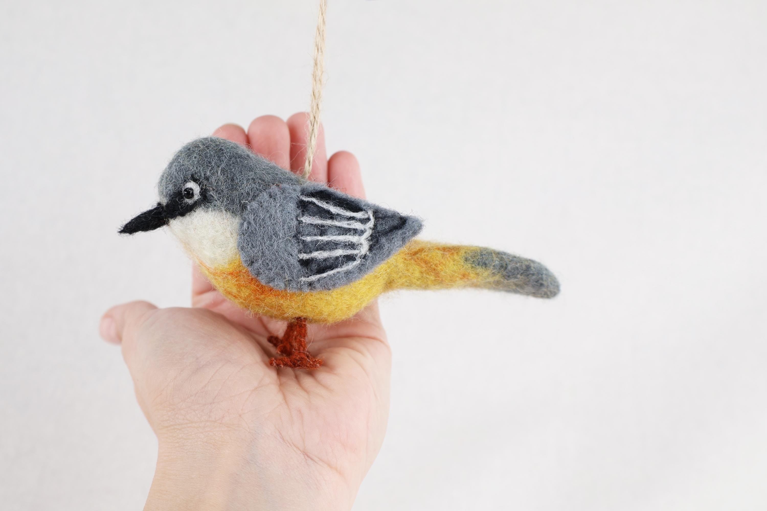 Filzanhänger Bergstelze I Christbaumschmuck I Weihnachtsdeko I Winterdeko I Weihnachtsbaum I Frühlingsdeko I Vogeldeko I Naturdeko I Fair