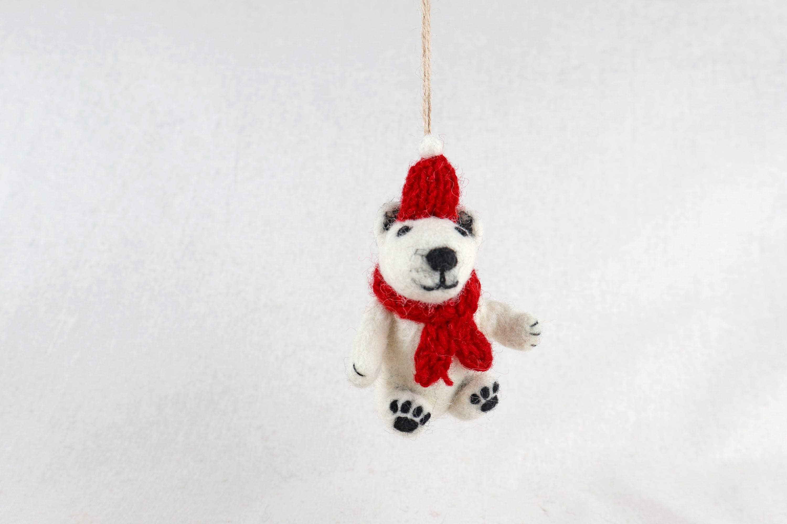 Weihnachtsanhänger Eisbär mit Mütze und Schal I Filz Christbaumschmuck I Weihnachtsdeko I Winterdeko aus Filz
