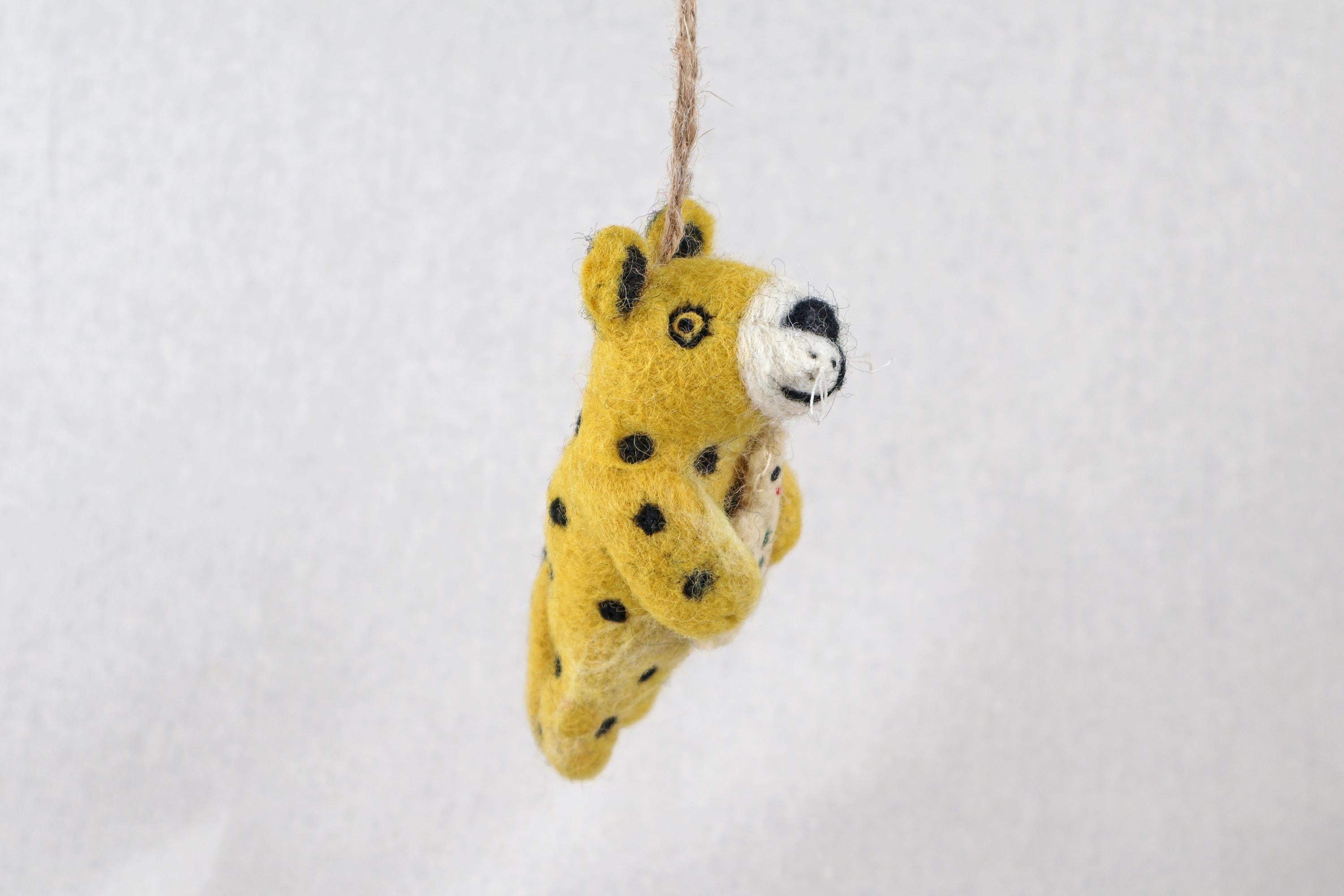 Weihnachtsbaum Anhänger Leopard mit Lebkuchenmann I Deko aus Filz I Winter I Weihnachtsbaum I Herbstdeko I Anhänger aus Filz I Wildtiere I