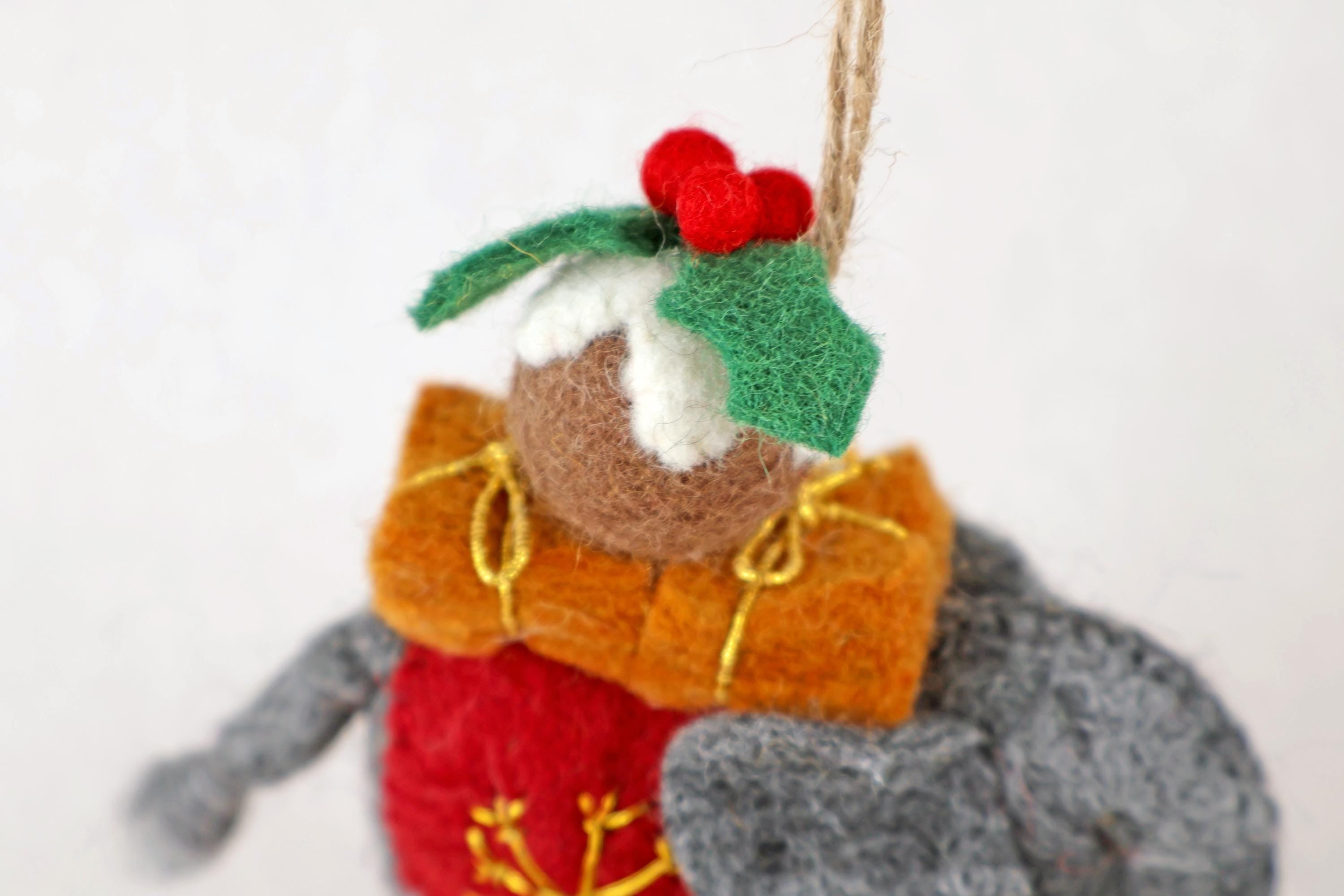 Anhänger Elefant mit Weihnachtsgeschenk I Deko aus Filz I Winter I Weihnachtsbaum I Weihnachtselefant I Anhänger aus Filz I Wildtiere