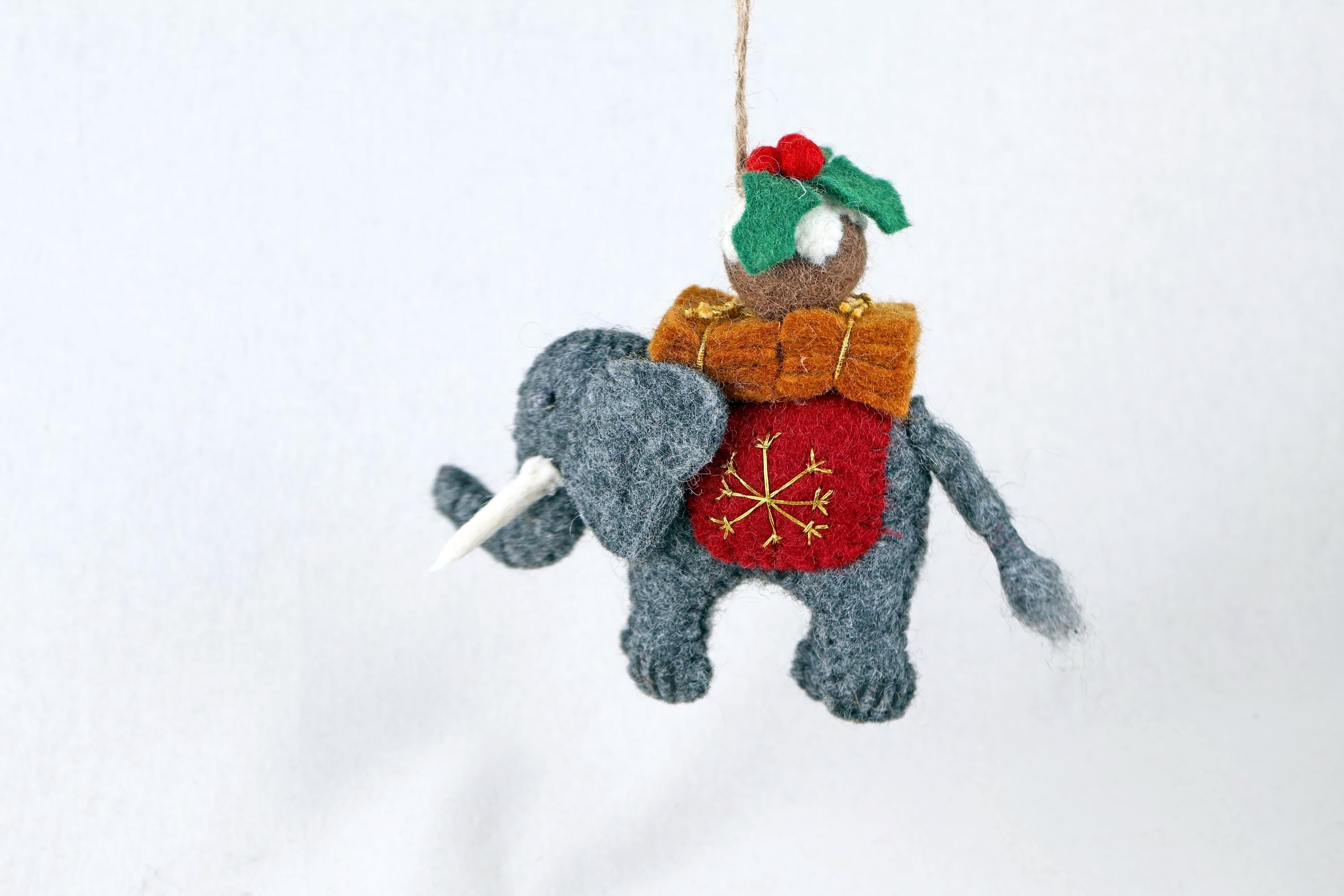 Anhänger Elefant mit Weihnachtsgeschenk I Deko aus Filz I Winter I Weihnachtsbaum I Weihnachtselefant I Anhänger aus Filz I Wildtiere