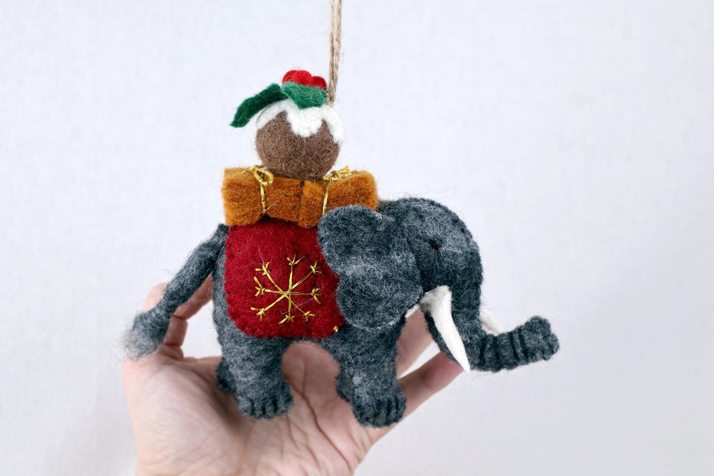 Anhänger Elefant mit Weihnachtsgeschenk I Deko aus Filz I Winter I Weihnachtsbaum I Weihnachtselefant I Anhänger aus Filz I Wildtiere