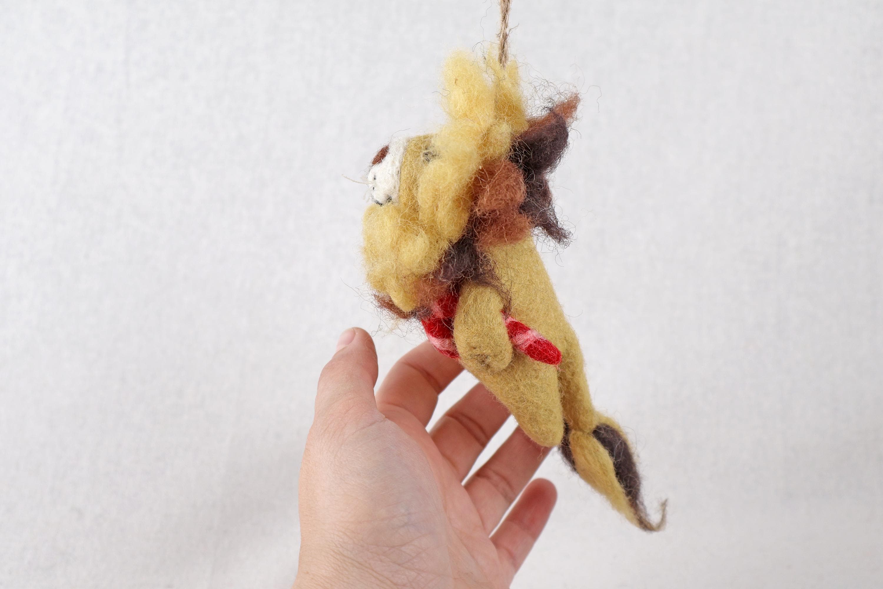 Weihnachtsbaum Anhänger Löwe mit Zuckerstange I Deko aus Filz I Winter I Weihnachtsbaum I Herbstdeko I Anhänger aus Filz I Wildtiere I