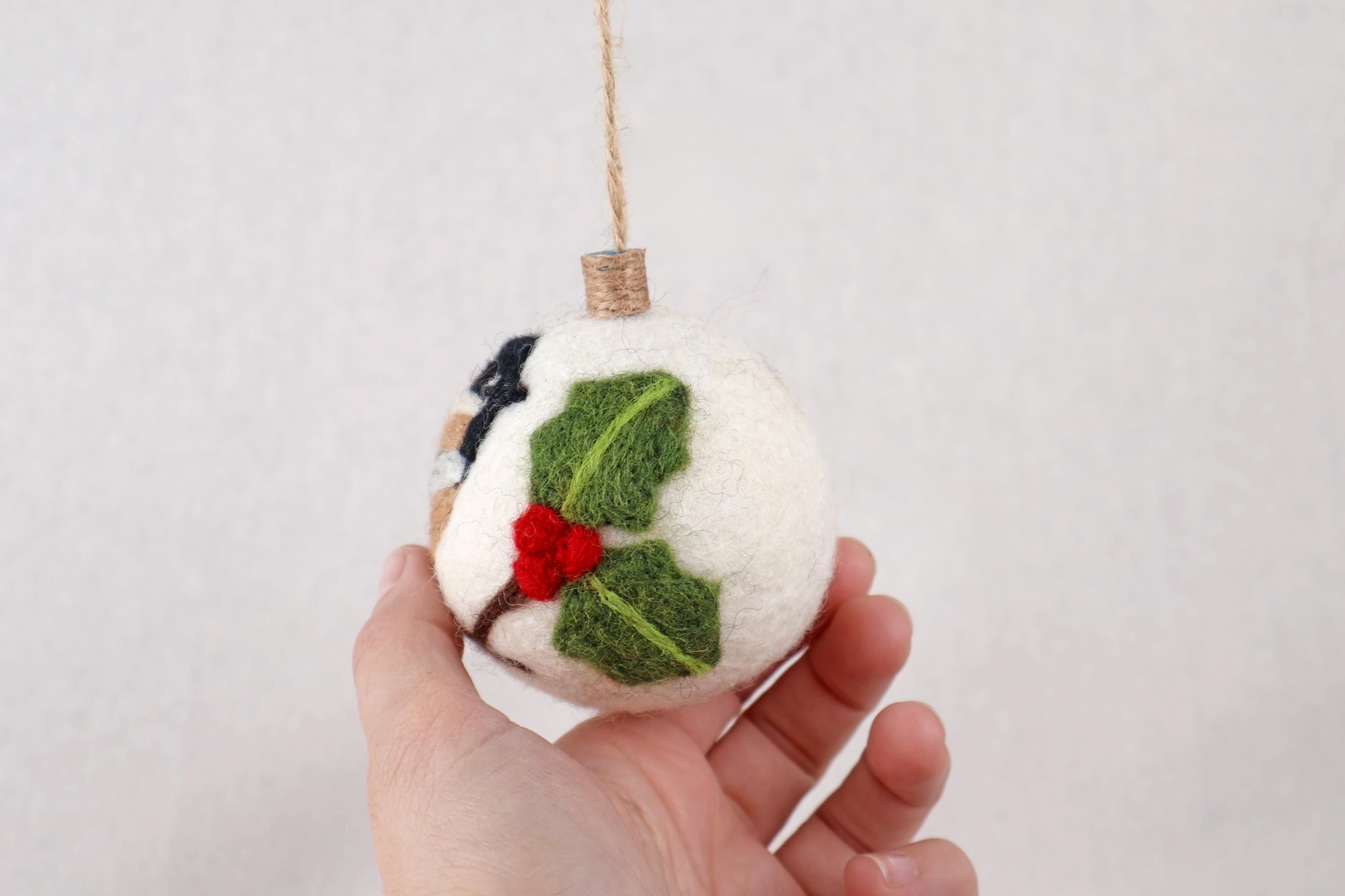 Weihnachtskugel Filz handgemacht I Weihnachtsdeko I Anhänger I Tannenmeise Deko I Weihnachtsschmuck I Christbaumkugel Stechpalme Kugel Filz
