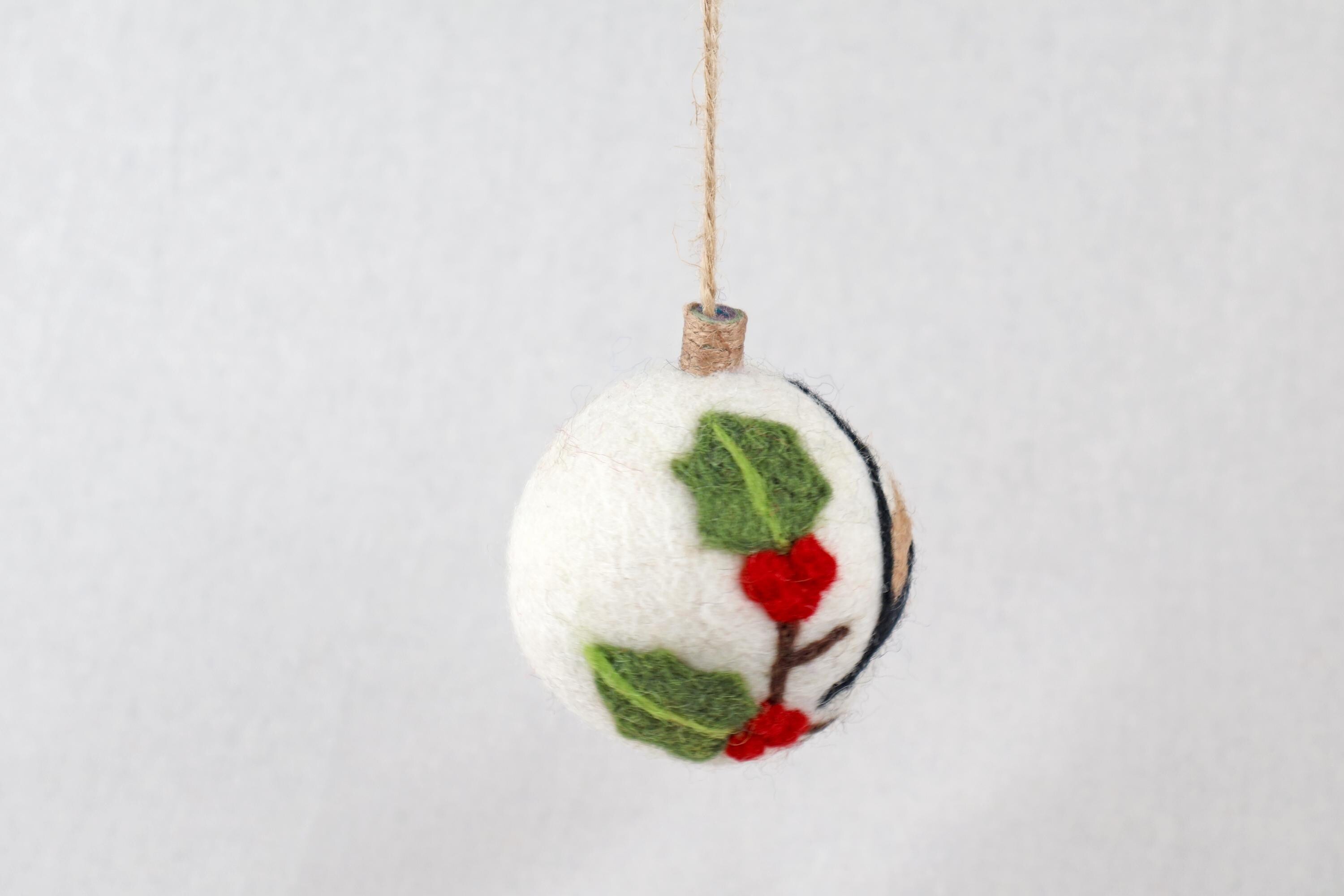 Weihnachtskugel Filz handgemacht I Weihnachtsdeko I Anhänger I Tannenmeise Deko I Weihnachtsschmuck I Christbaumkugel Stechpalme Kugel Filz
