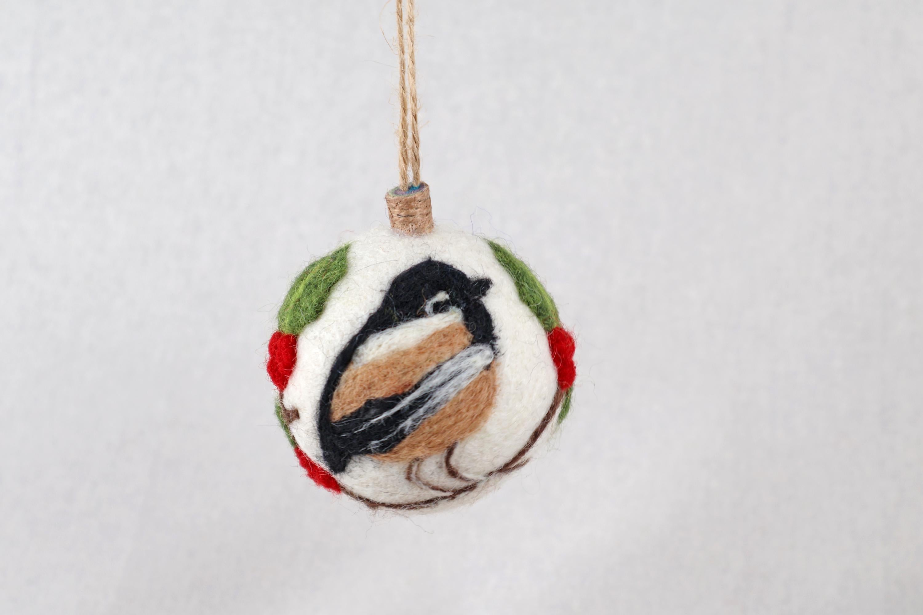 Weihnachtskugel Filz handgemacht I Weihnachtsdeko I Anhänger I Tannenmeise Deko I Weihnachtsschmuck I Christbaumkugel Stechpalme Kugel Filz
