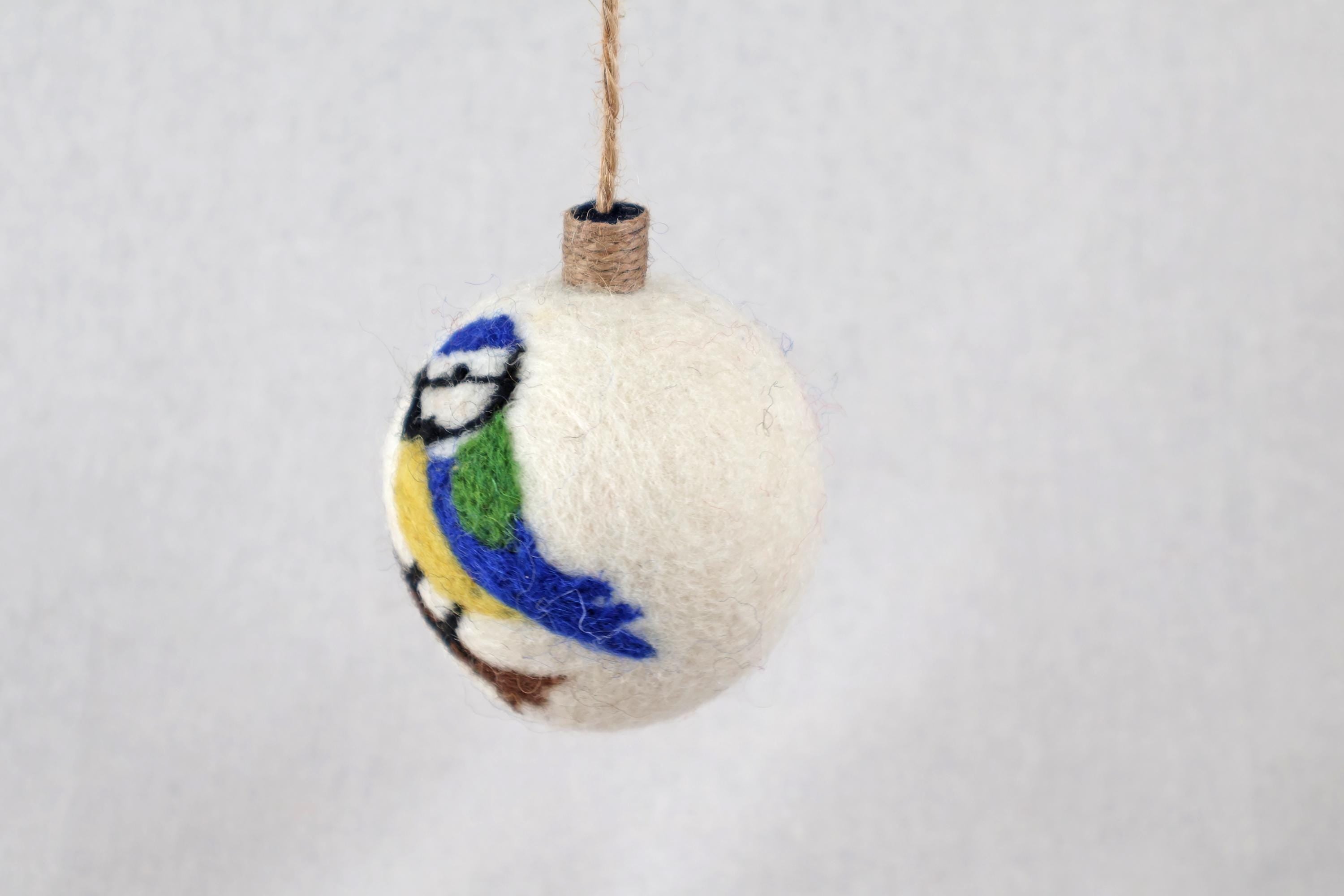 Weihnachtskugel Filz handgemacht I Weihnachtsdeko I Anhänger I Blaumeise Deko I Weihnachtsschmuck I Christbaumkuge Stechpalme Kugel Filz