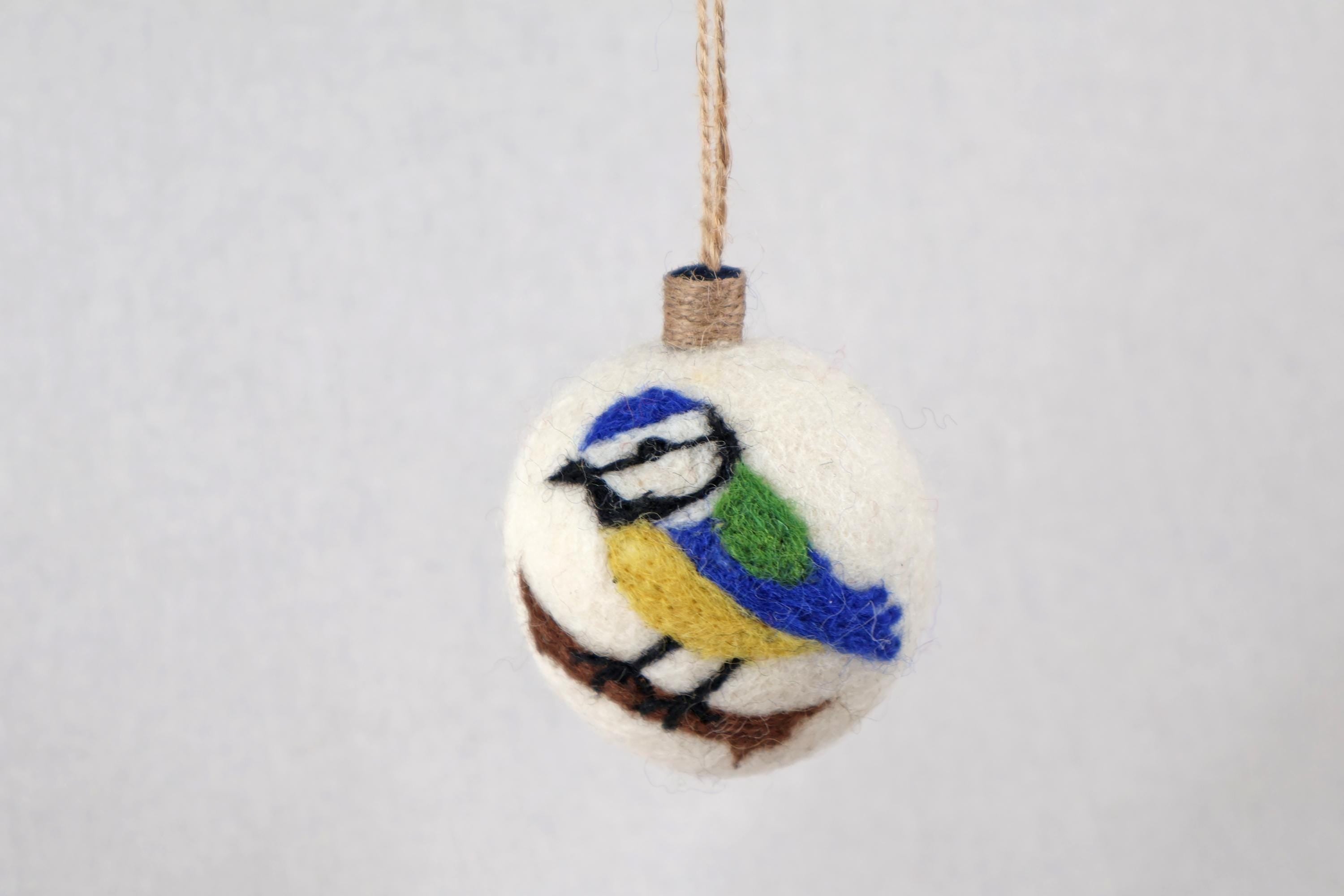 Weihnachtskugel Filz handgemacht I Weihnachtsdeko I Anhänger I Blaumeise Deko I Weihnachtsschmuck I Christbaumkuge Stechpalme Kugel Filz