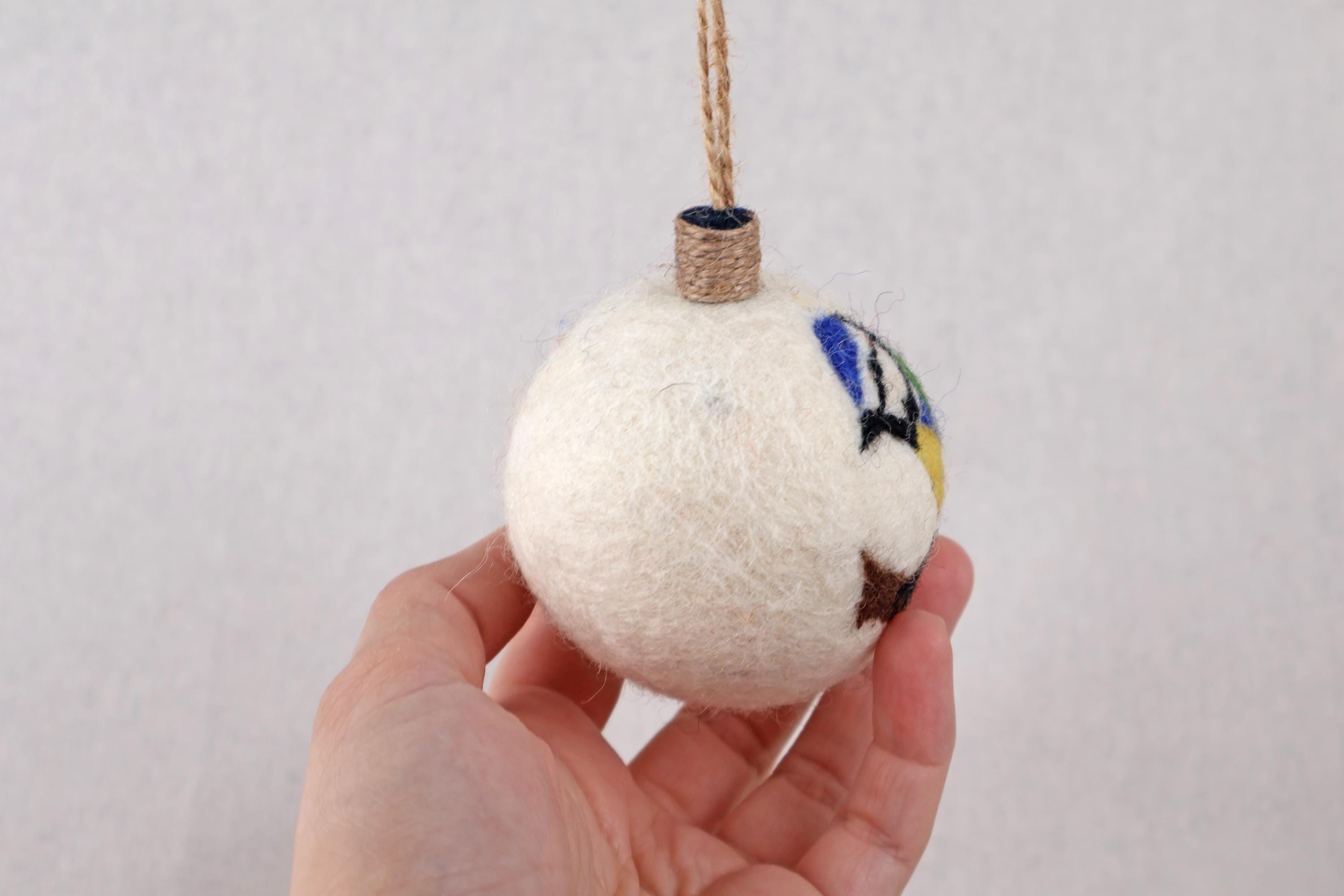 Weihnachtskugel Filz handgemacht I Weihnachtsdeko I Anhänger I Blaumeise Deko I Weihnachtsschmuck I Christbaumkuge Stechpalme Kugel Filz