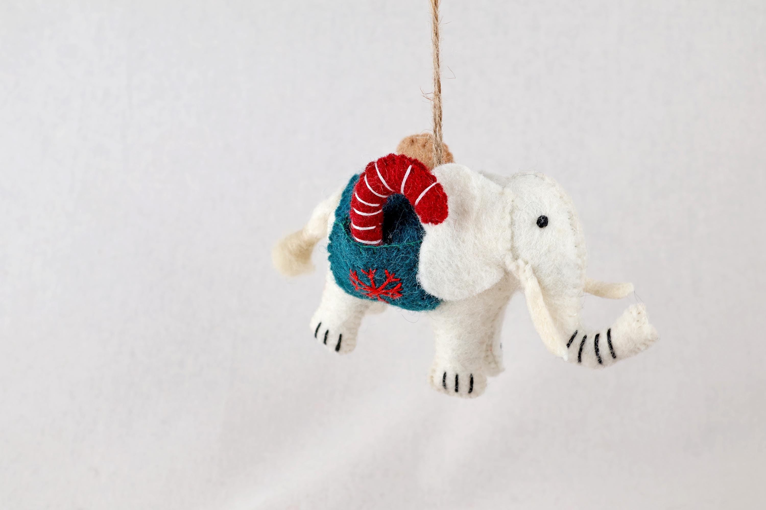 Anhänger Elefant mit Zuckerstange und Lebkuchenmann I Filzdeko I Winter I Weihnachtsbaum I Weihnachtselefant I Anhänger aus Filz I Wildtiere