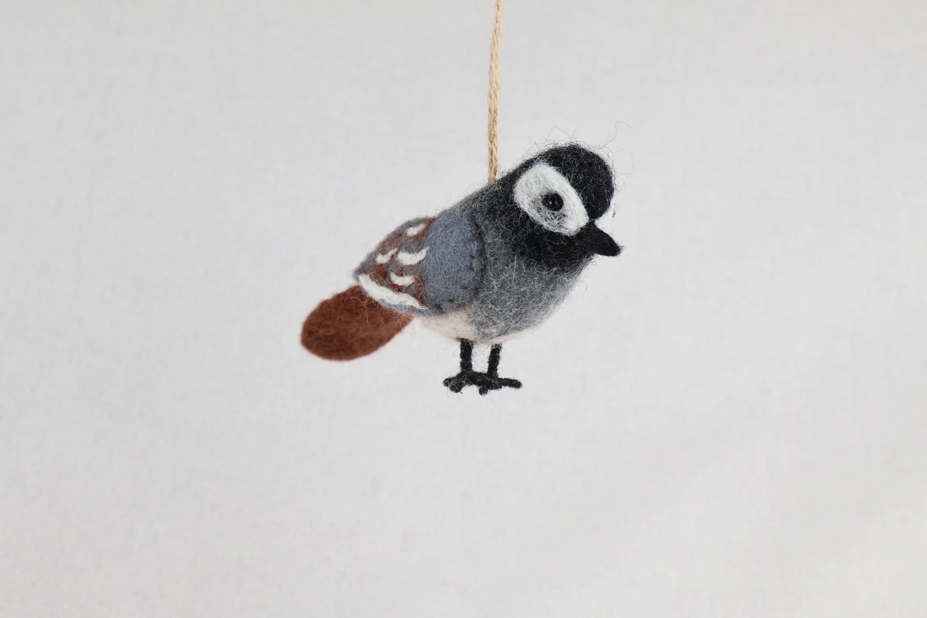 Filzanhänger Bachstelze I Christbaumschmuck I Weihnachtsdeko I Winterdeko I Weihnachtsbaum I Frühlingsdeko I Vogeldeko I Naturdeko I Fair